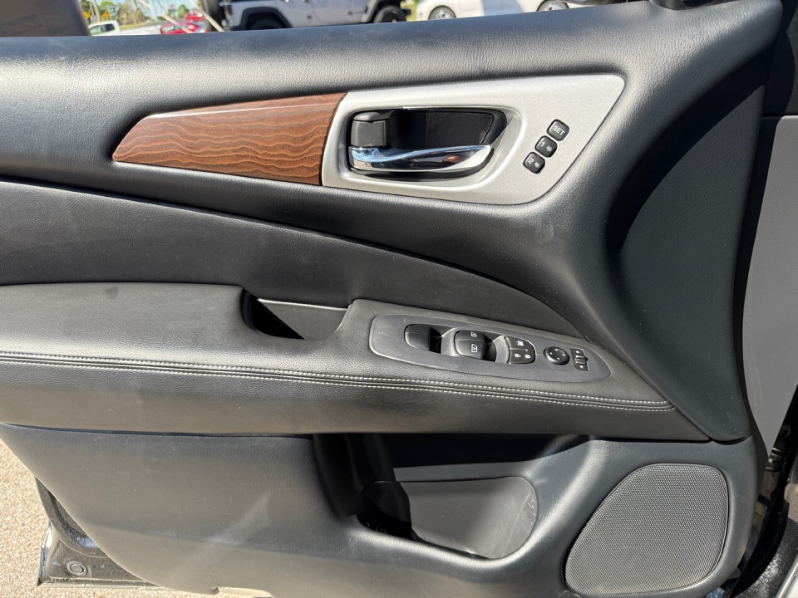 2020 Nissan Pathfinder Platinum 4WD, 38390, Photo