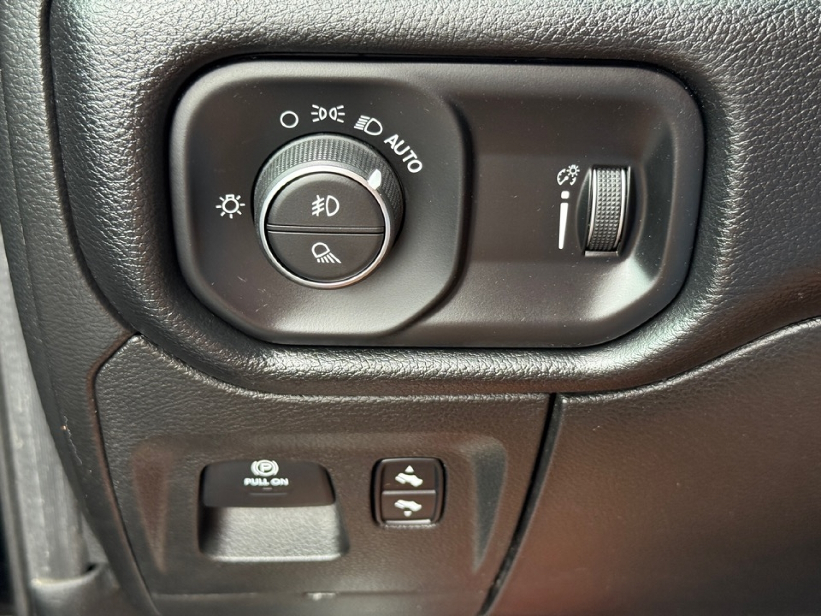 2020 Ram 1500 Rebel photo 34