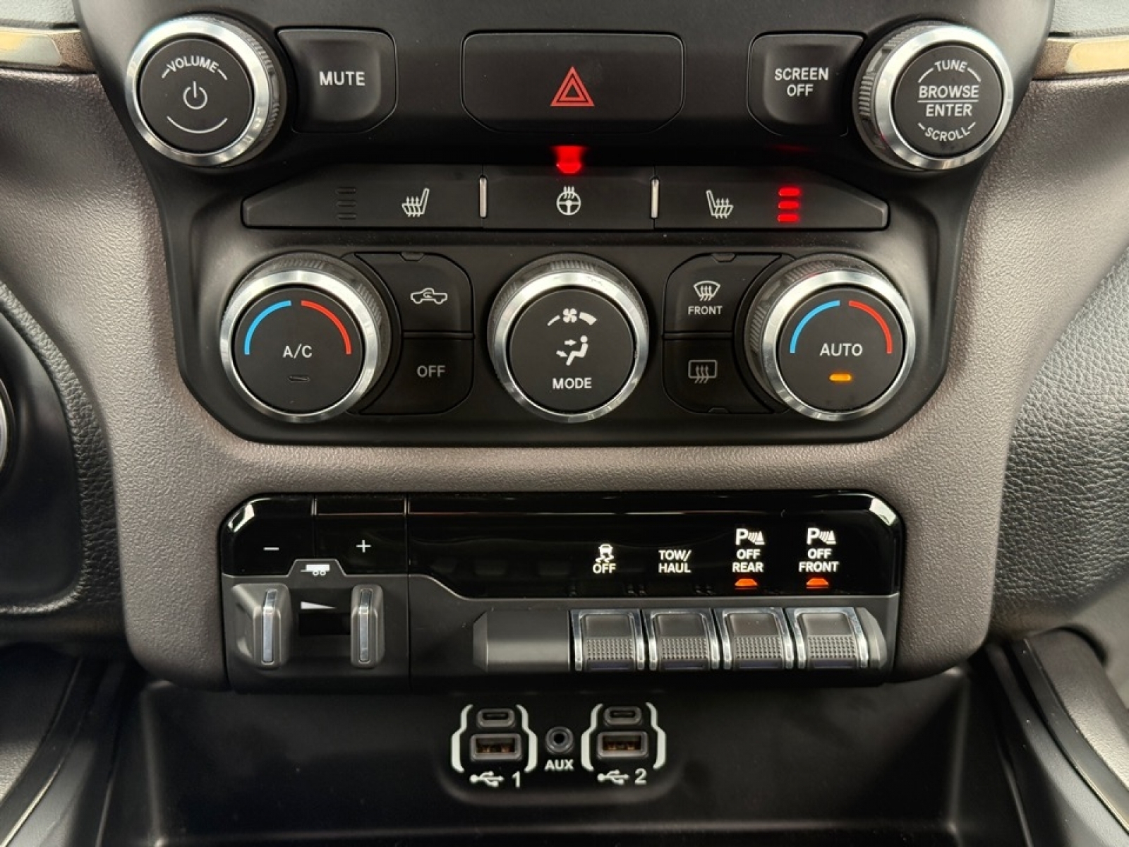 2020 Ram 1500 Sport, 39220, Photo