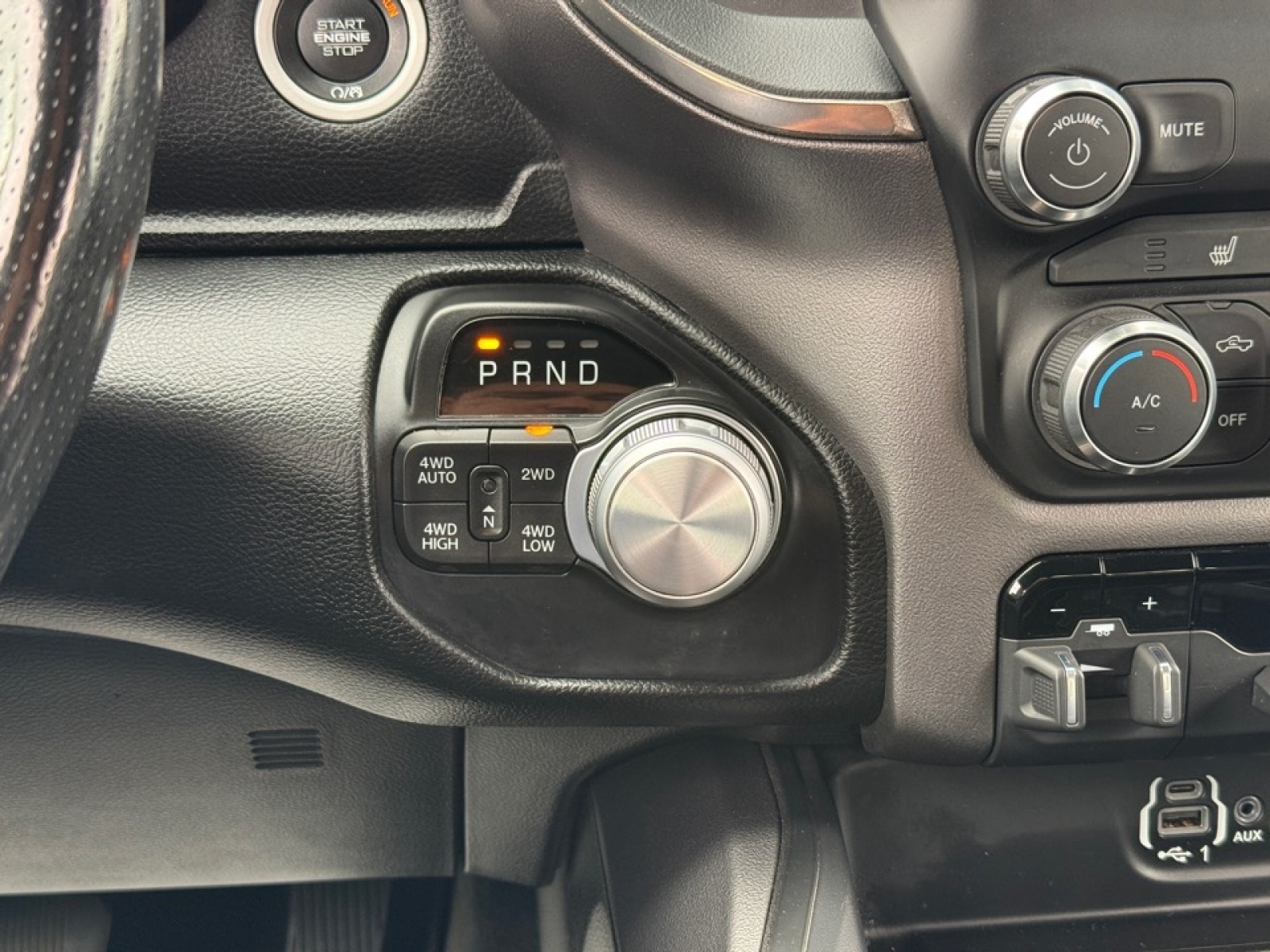 2020 Ram 1500 Sport, 39220, Photo