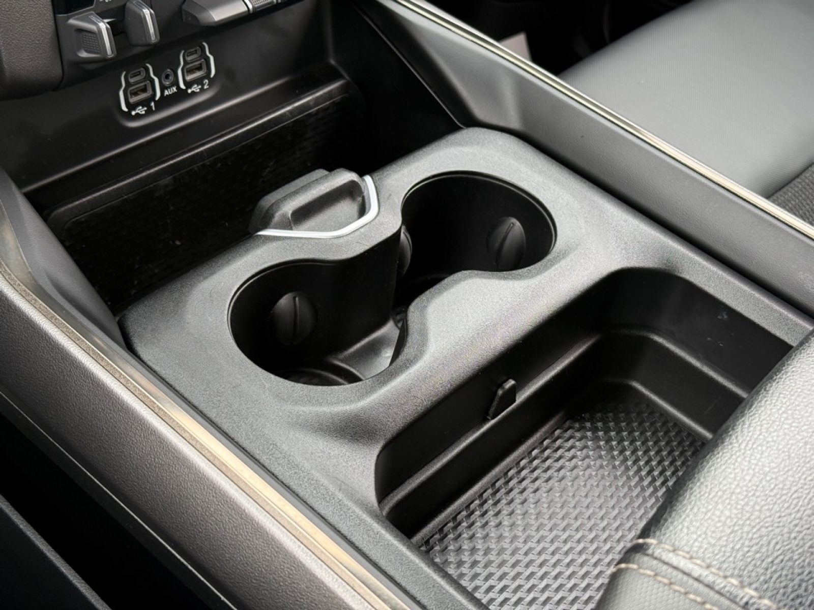 2020 Ram 1500 Sport, 39220, Photo