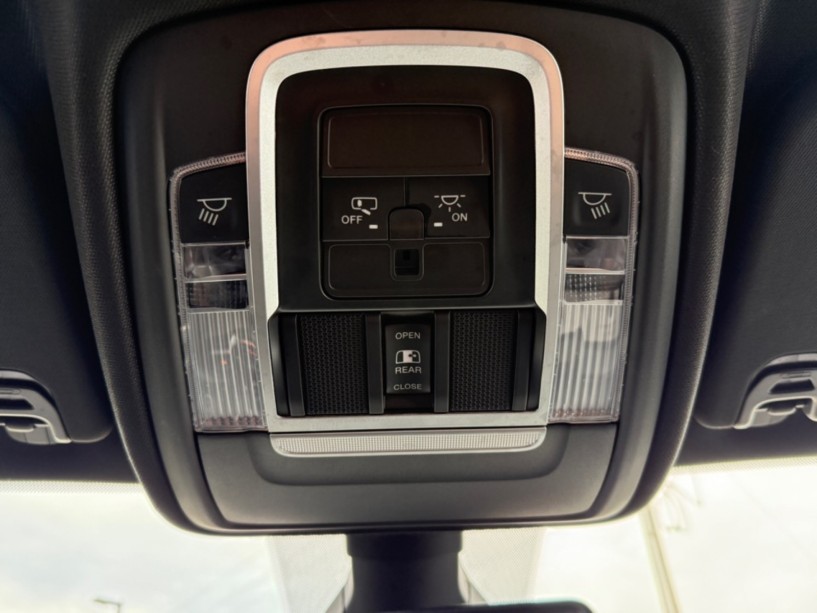 2020 Ram 1500 Sport, 39220, Photo