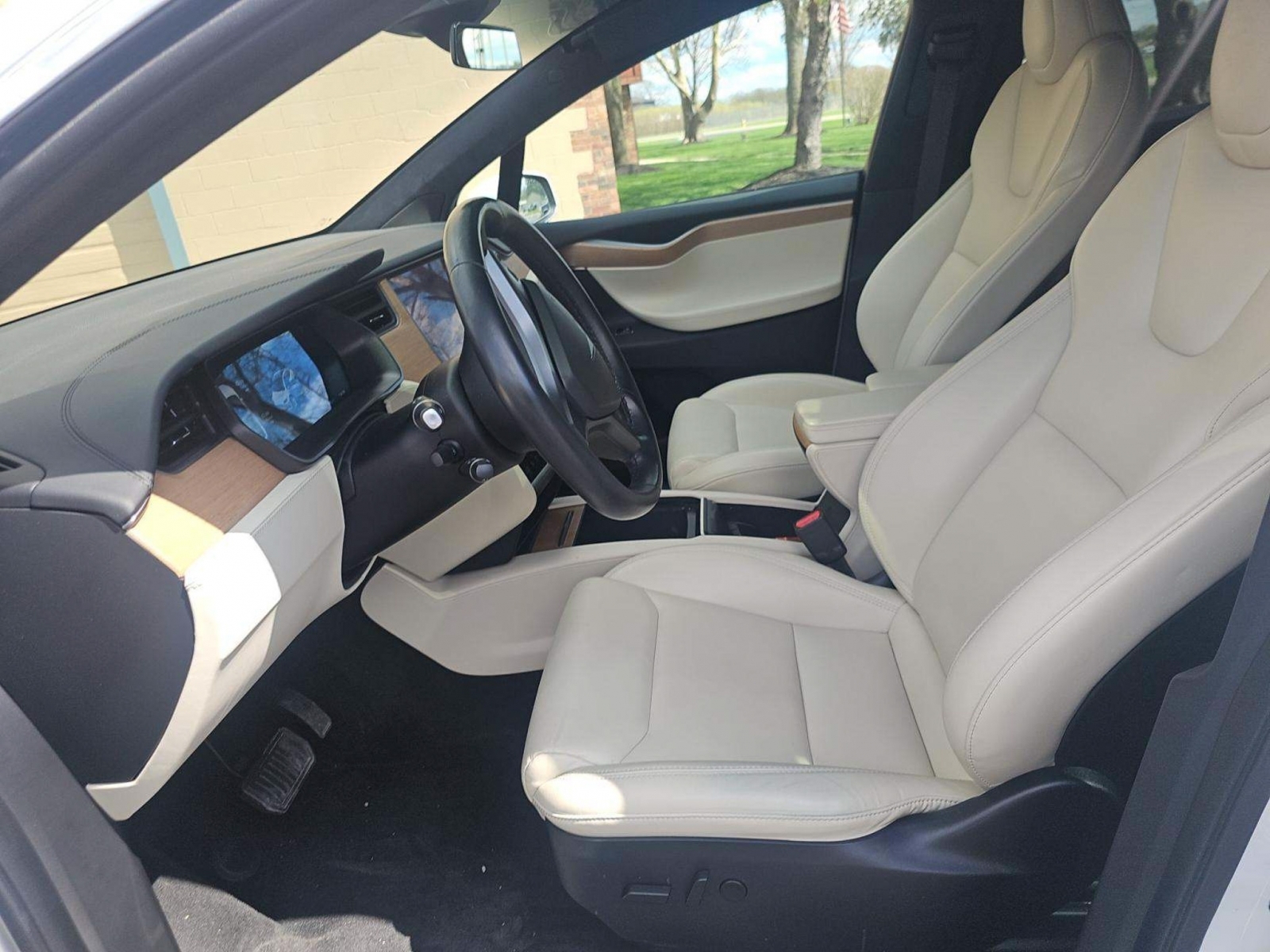 2020 Tesla Model X Long Range Dual Motor All-Wheel Drive, 39893, Photo