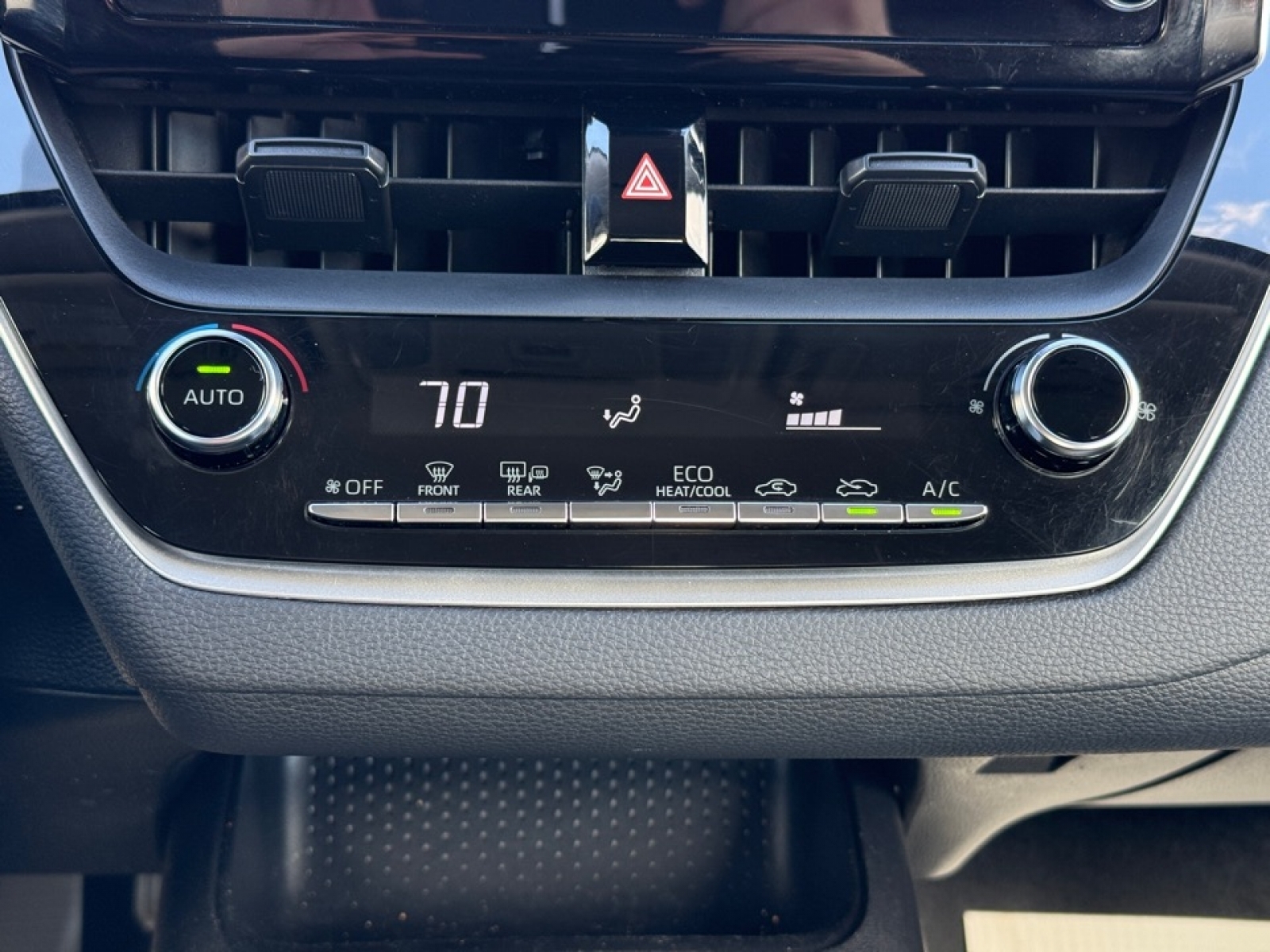 2020 Toyota Corolla LE, 39257A, Photo