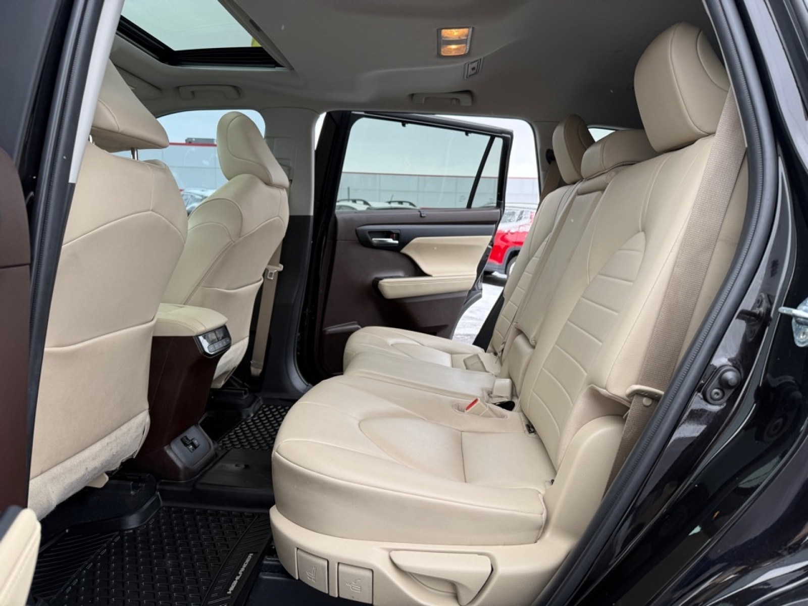 2020 Toyota Highlander XLE, 39336, Photo