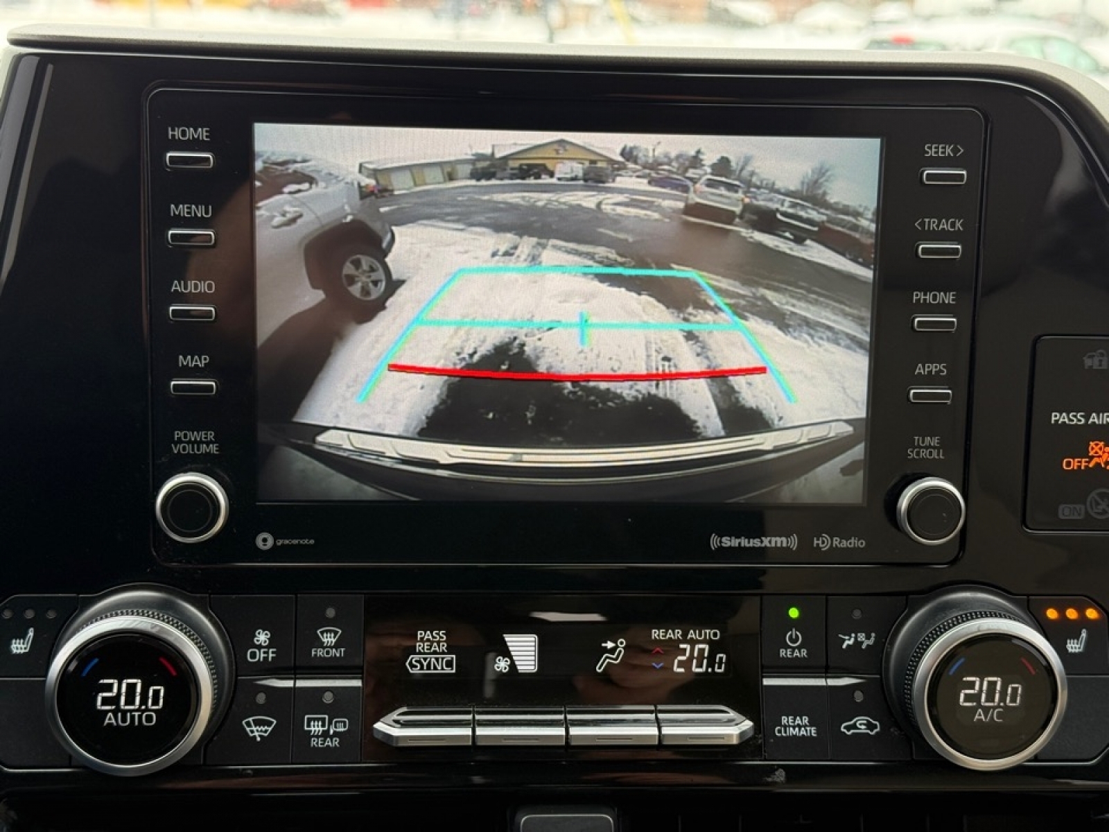 2020 Toyota Highlander XLE, 39336, Photo