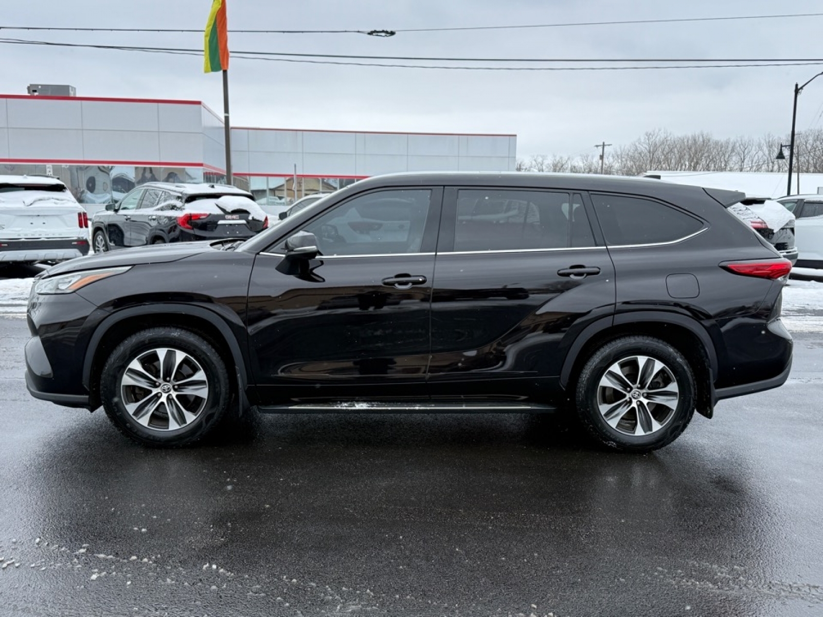 2020 Toyota Highlander XLE, 39336, Photo