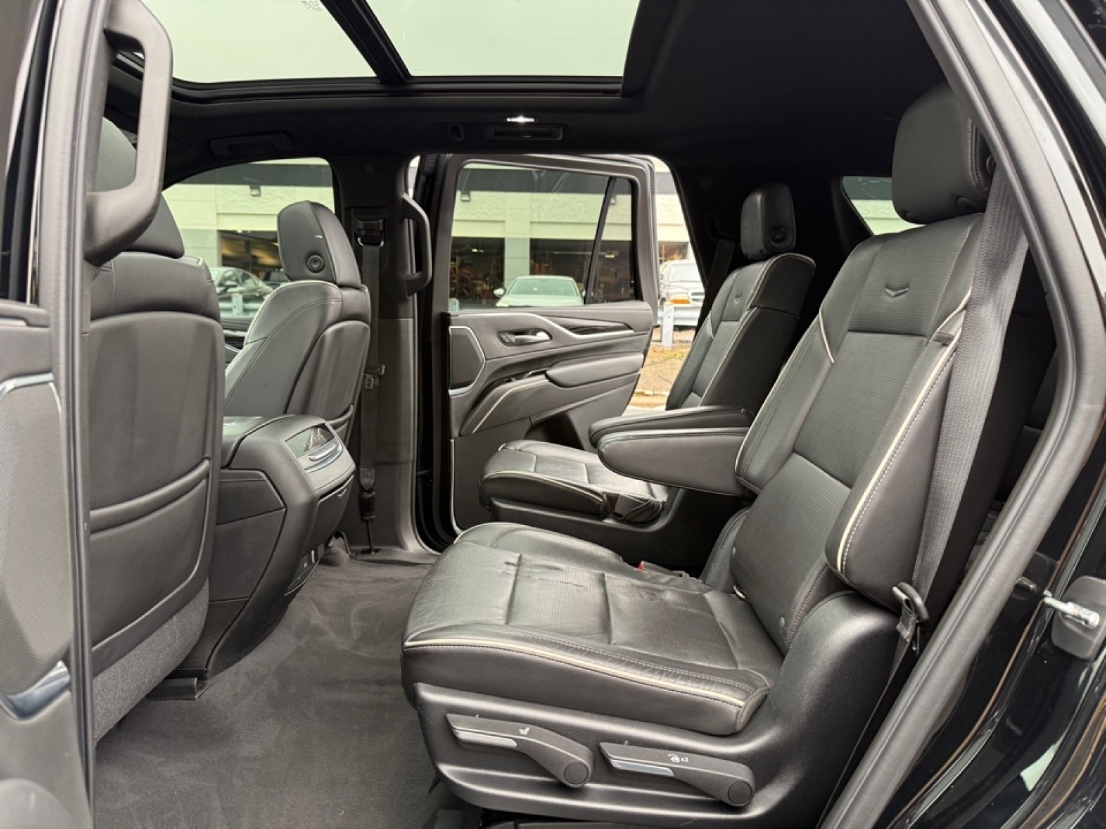 2021 Cadillac Escalade Sport, 39305, Photo