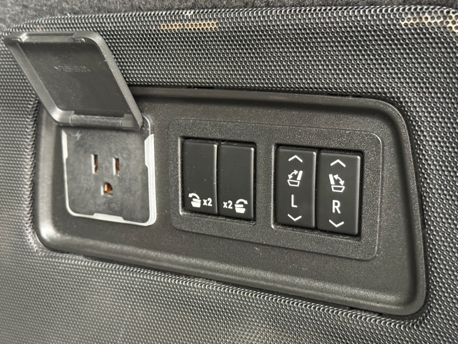 2021 Cadillac Escalade Sport, 39305, Photo