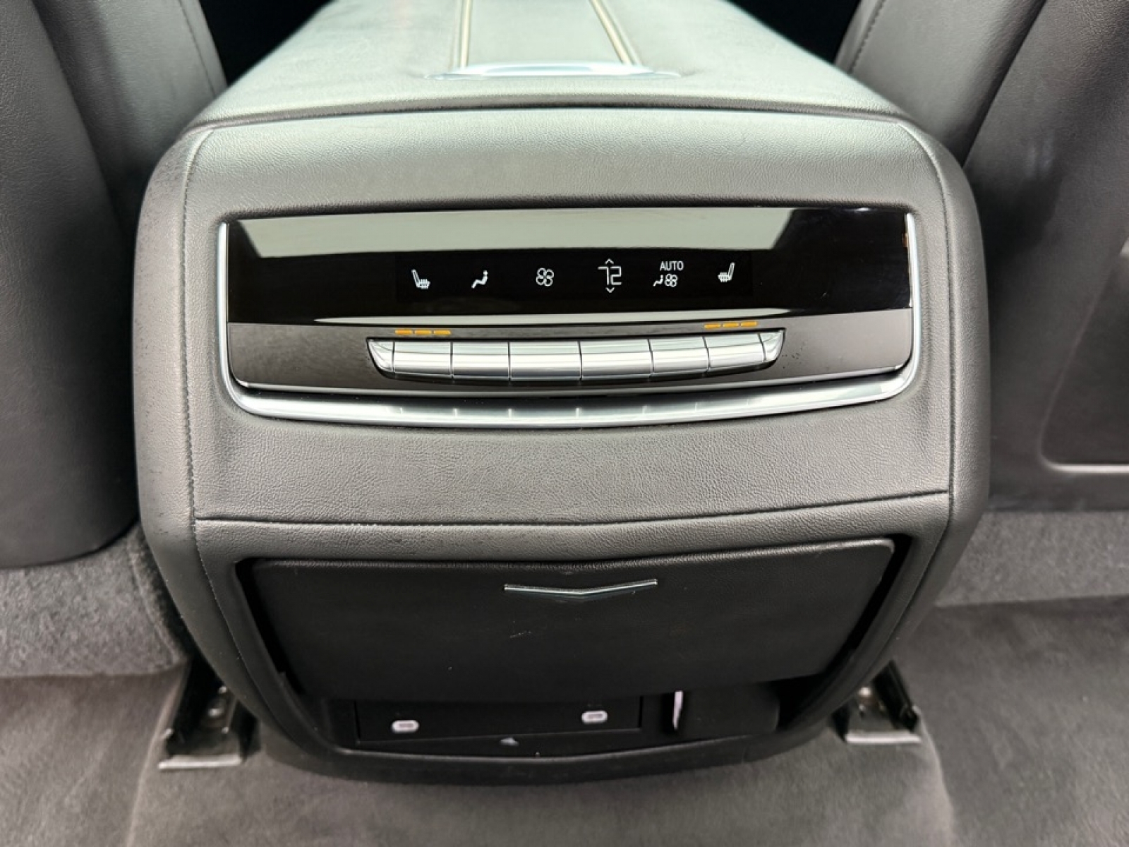 2021 Cadillac Escalade Sport, 39305, Photo