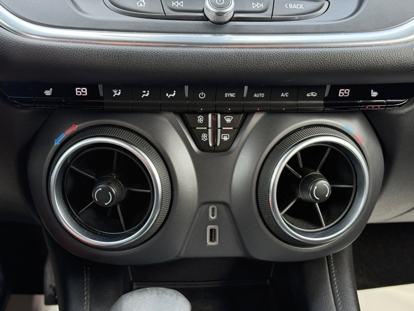 2021 Chevrolet Blazer FWD 2LT, 39676, Photo