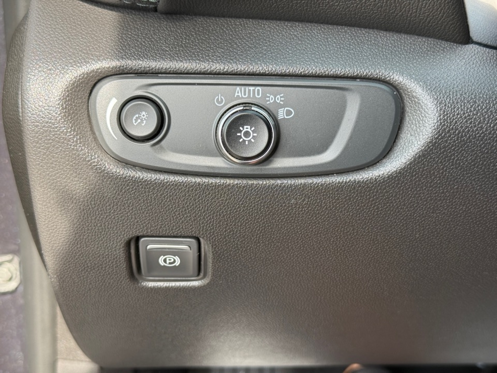 2021 Chevrolet Blazer FWD 2LT, 39676, Photo