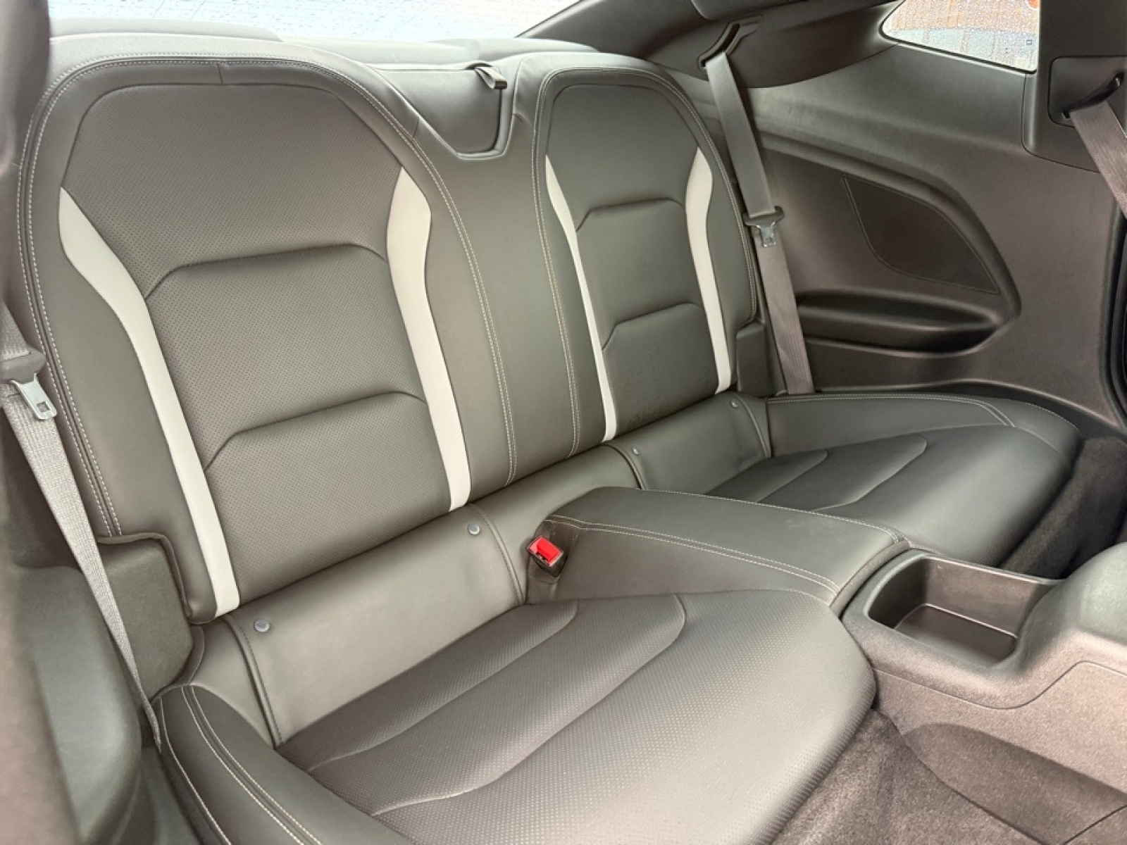 2021 Chevrolet Camaro RWD Coupe 2LT, 39091, Photo