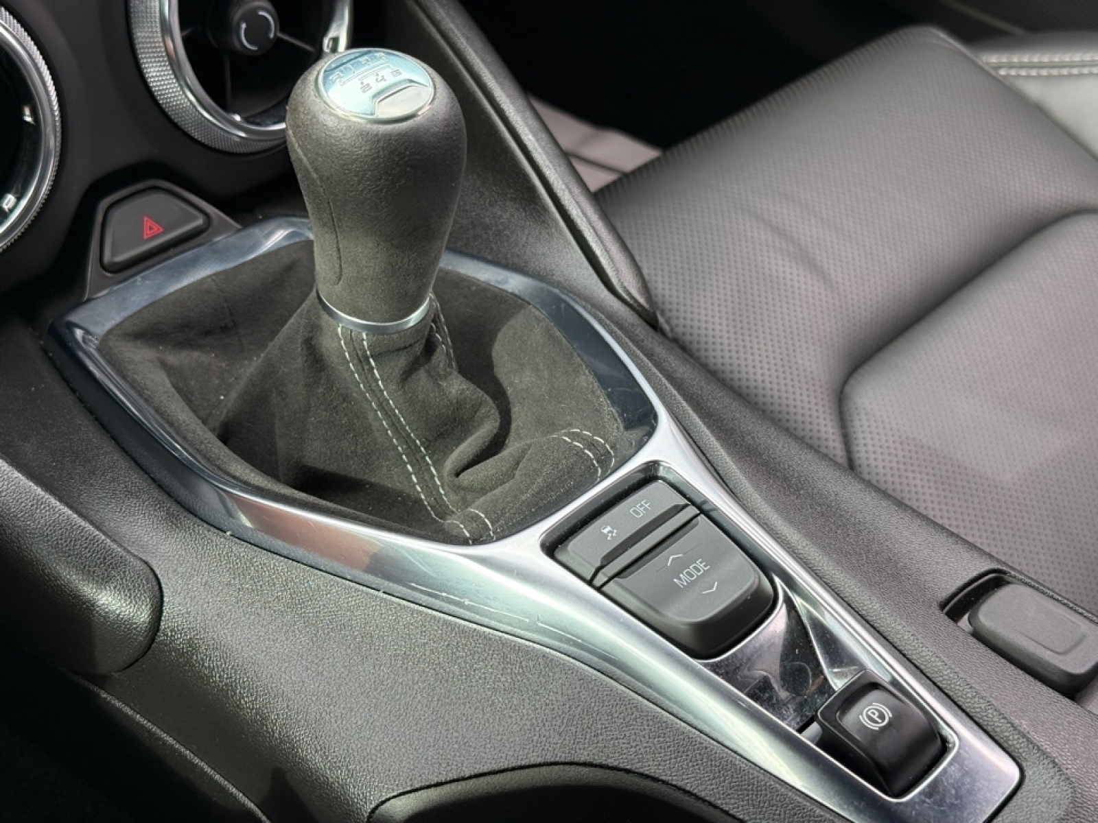 2021 Chevrolet Camaro RWD Coupe 2LT, 39091, Photo