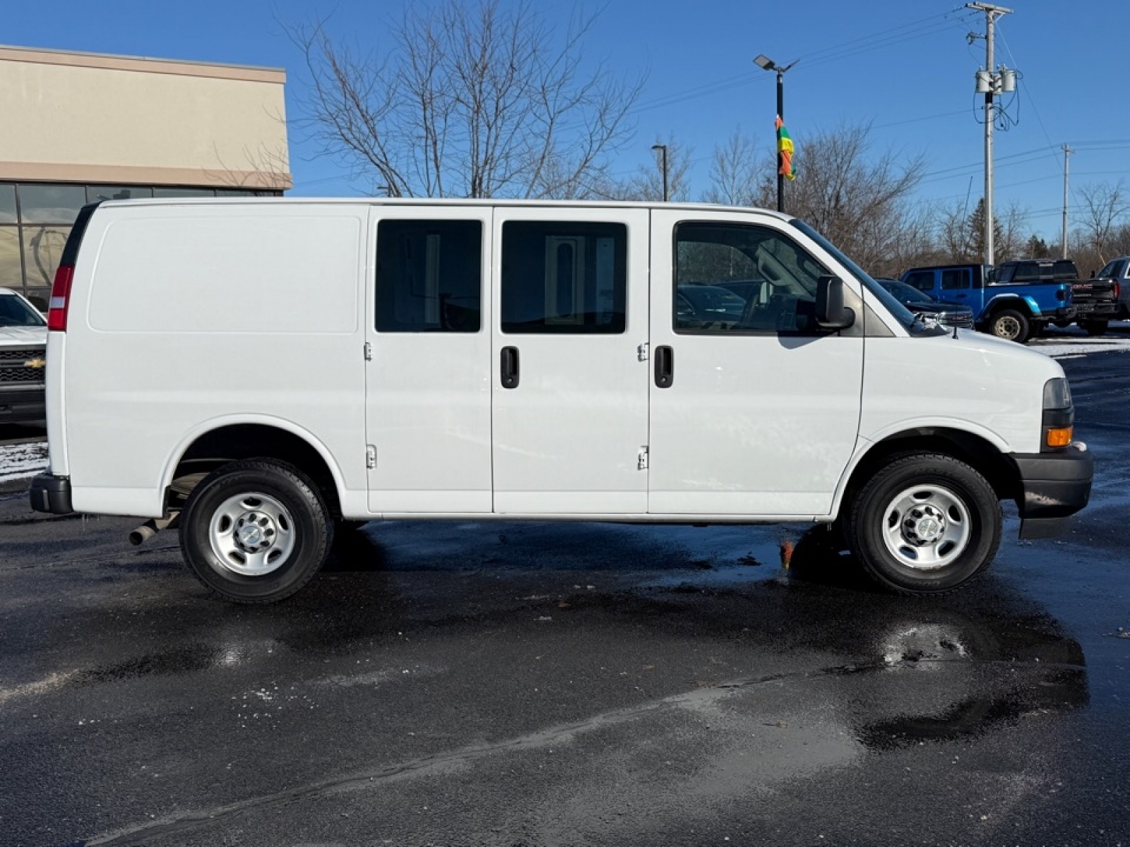 2021 Chevrolet Express Cargo RWD 2500 Regular Wheelbase WT, 39341, Photo