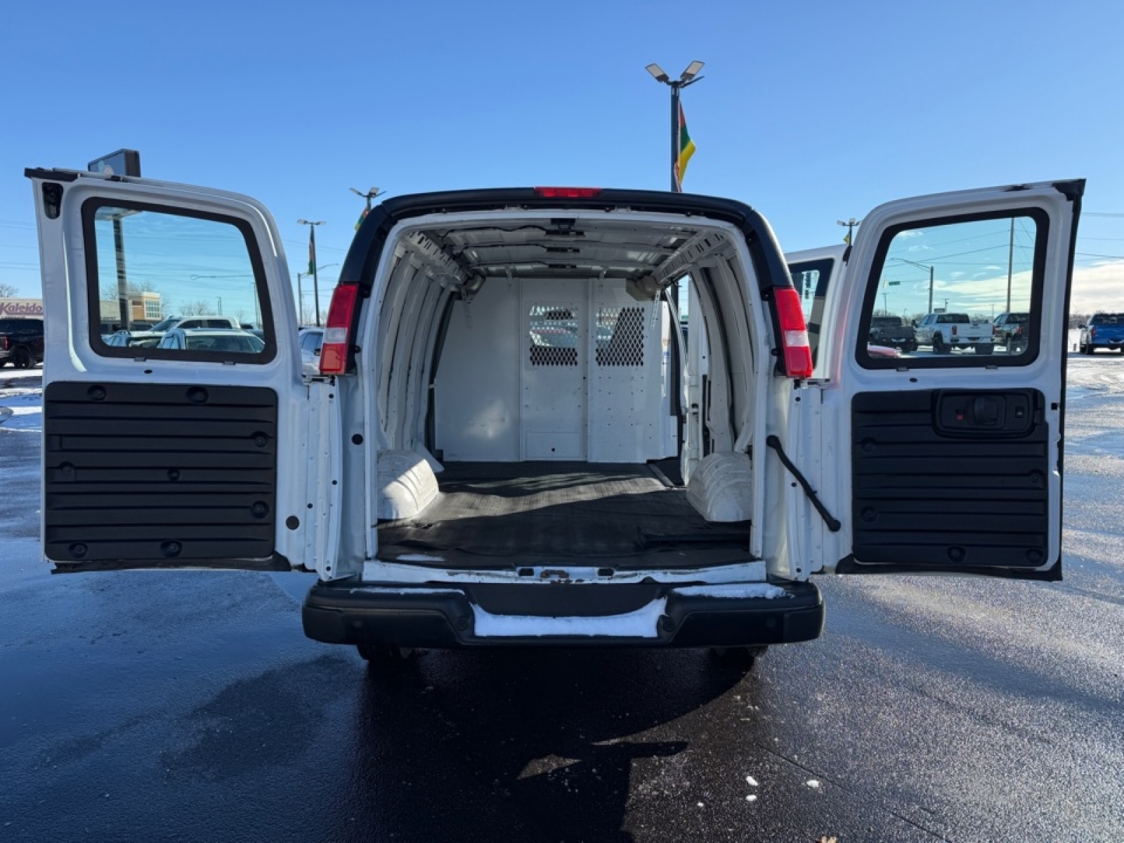 2021 Chevrolet Express Cargo RWD 2500 Regular Wheelbase WT, 39341, Photo