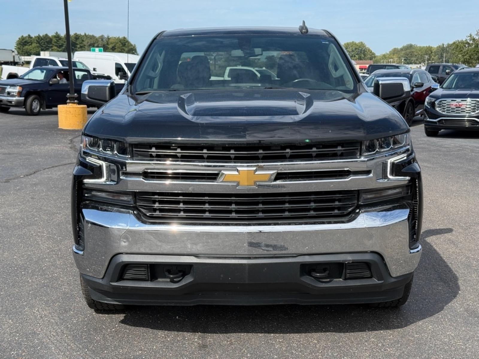 2021 Chevrolet Silverado 1500 LT photo 3