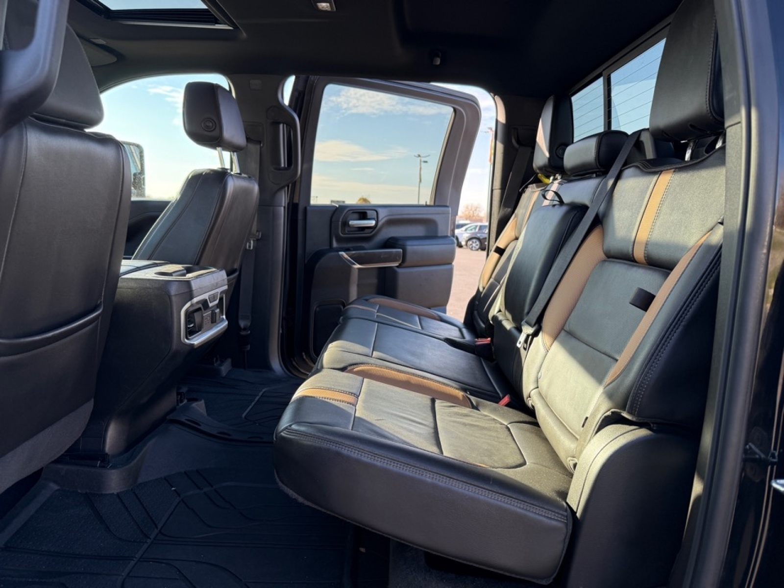 2021 Chevrolet Silverado 2500HD 4WD Crew Cab Standard Bed LTZ, 39023, Photo