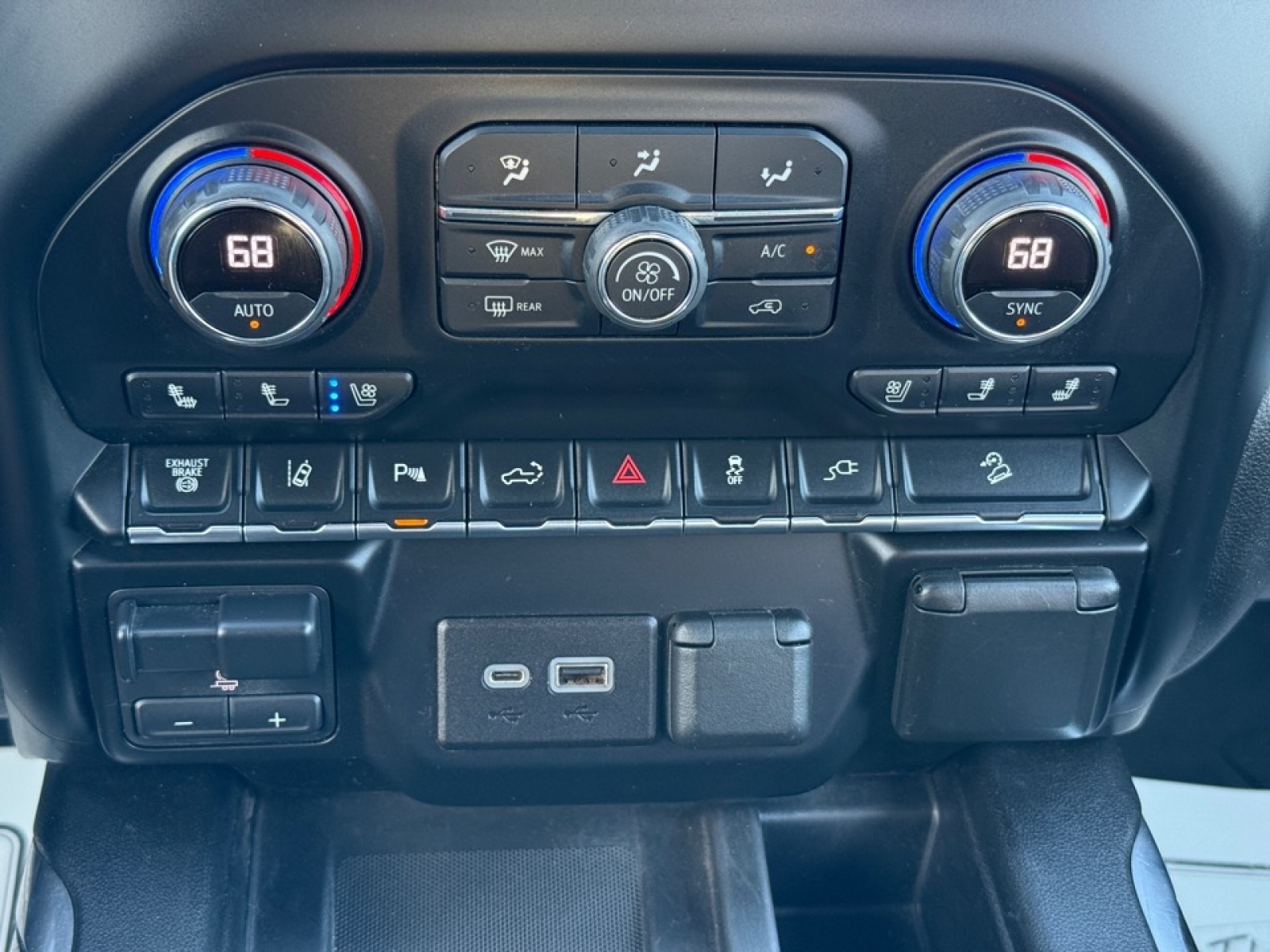 2021 Chevrolet Silverado 2500HD 4WD Crew Cab Standard Bed LTZ, 39023, Photo