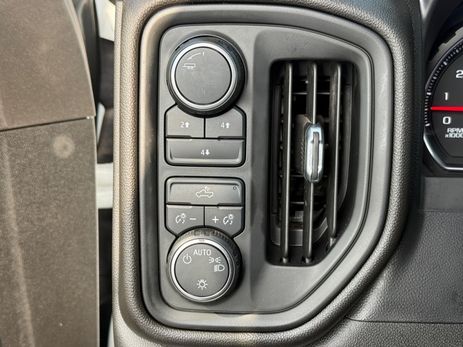 2021 Chevrolet Silverado 2500HD 4WD Crew Cab Standard Bed Custom, 39154, Photo