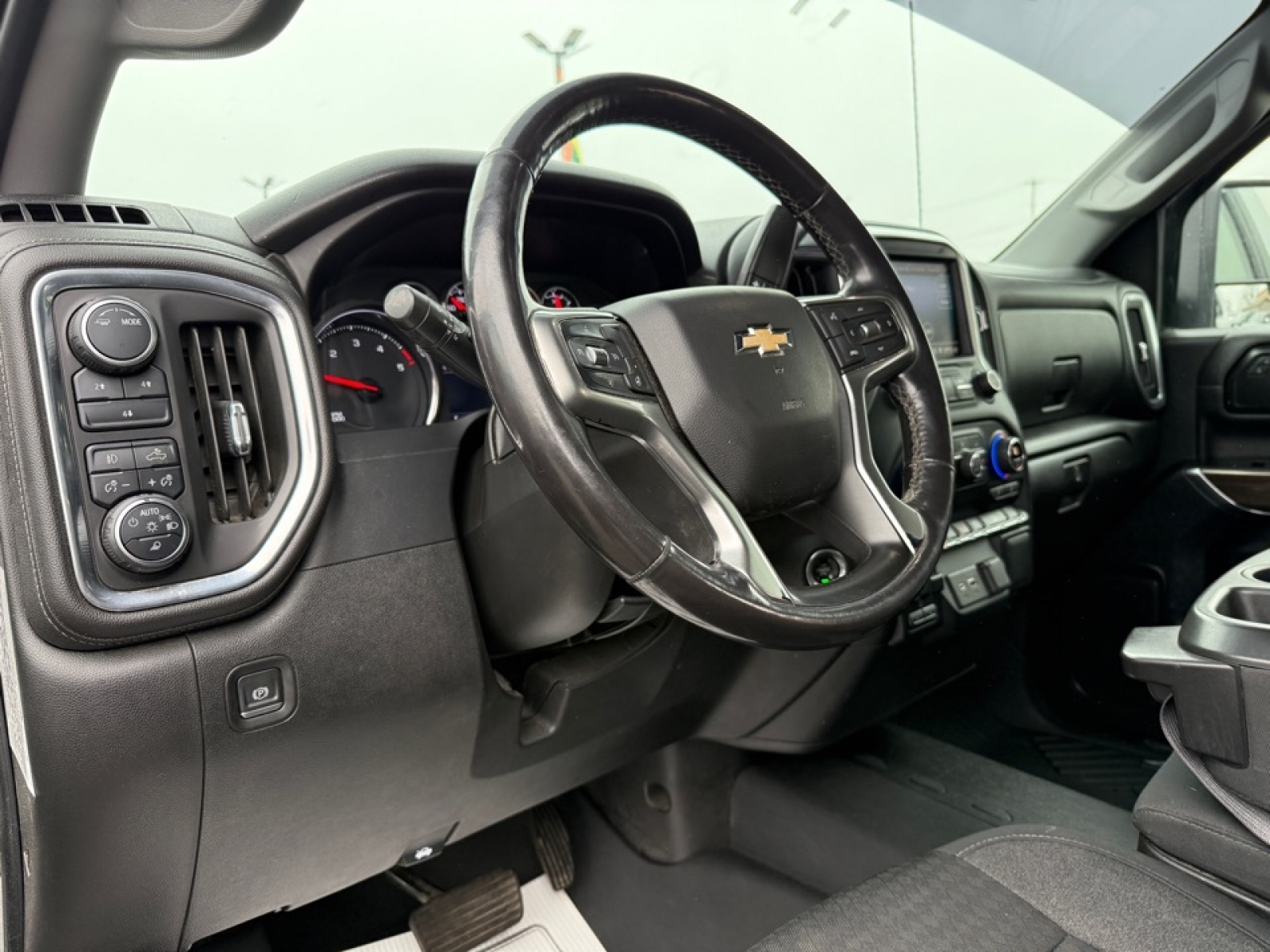 2021 Chevrolet Silverado 2500HD 4WD Crew Cab Standard Bed LT, 39524A, Photo