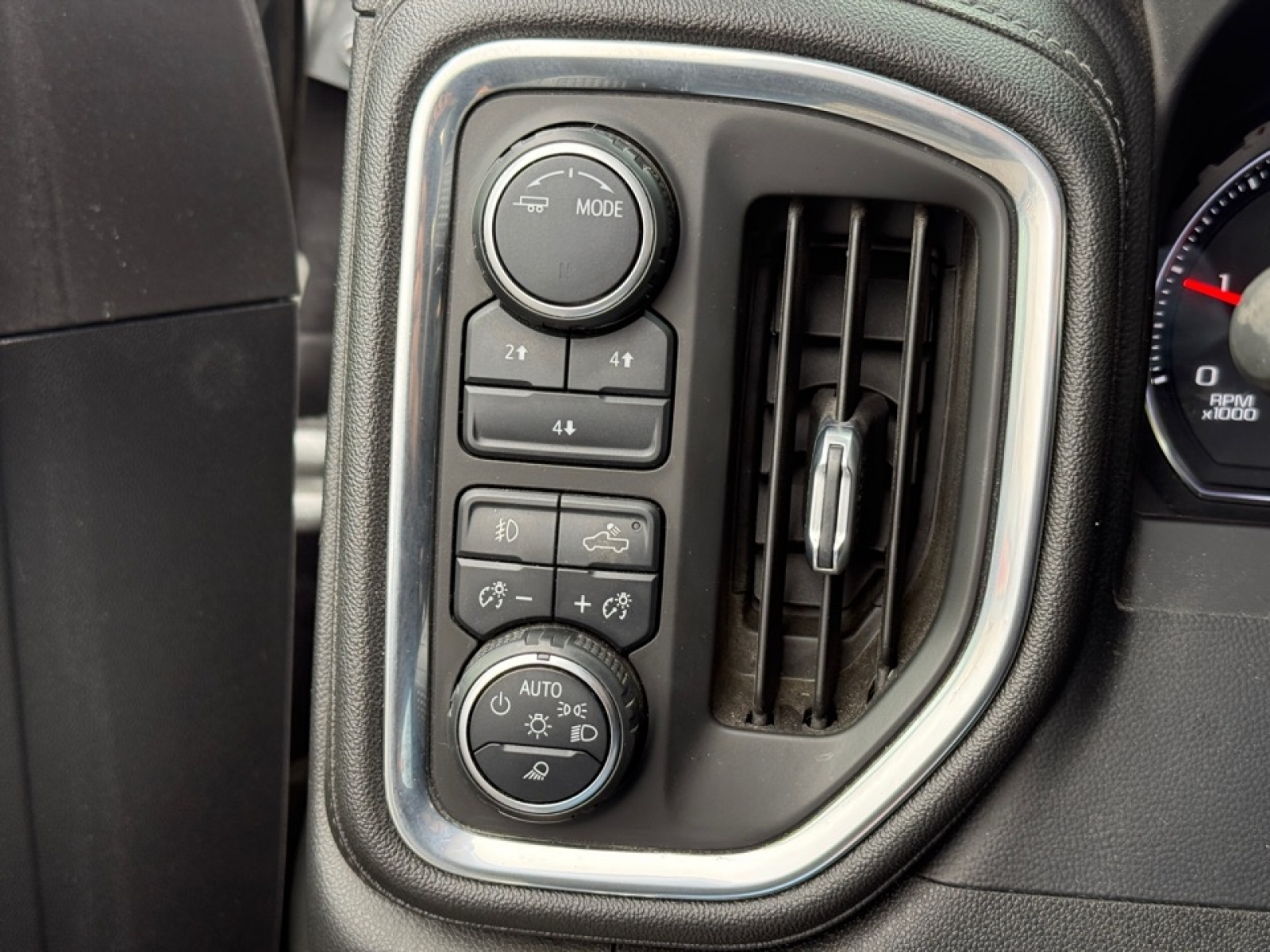 2021 Chevrolet Silverado 2500HD 4WD Crew Cab Standard Bed LT, 39524A, Photo