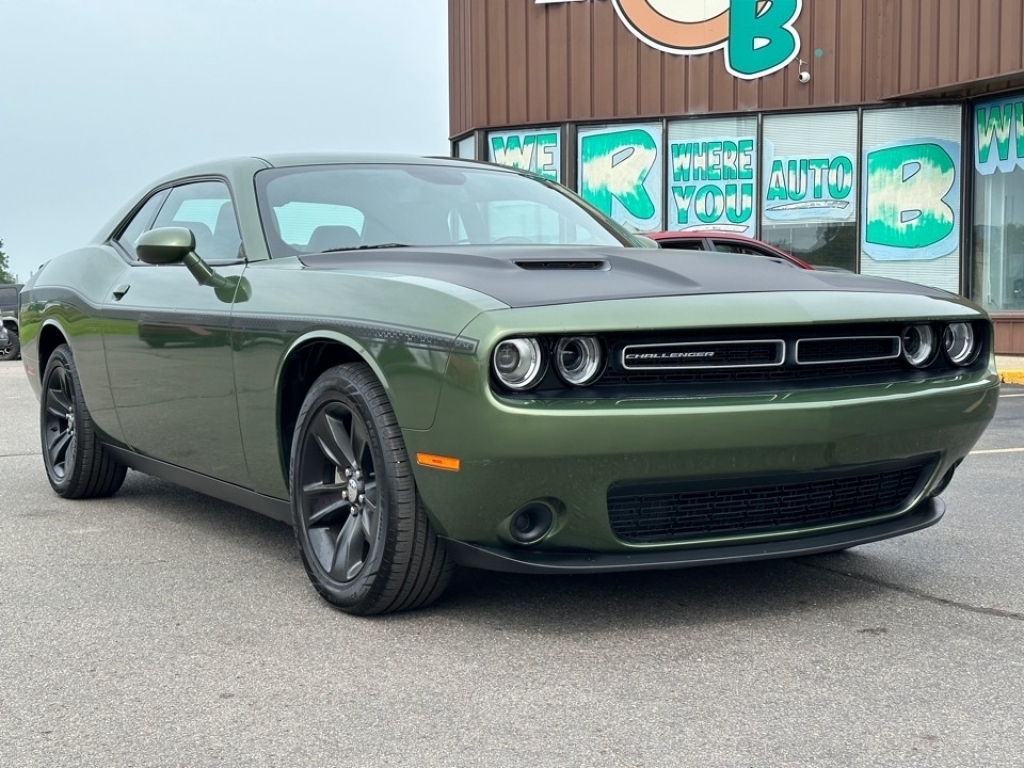 2021 Dodge Challenger SXT photo 2