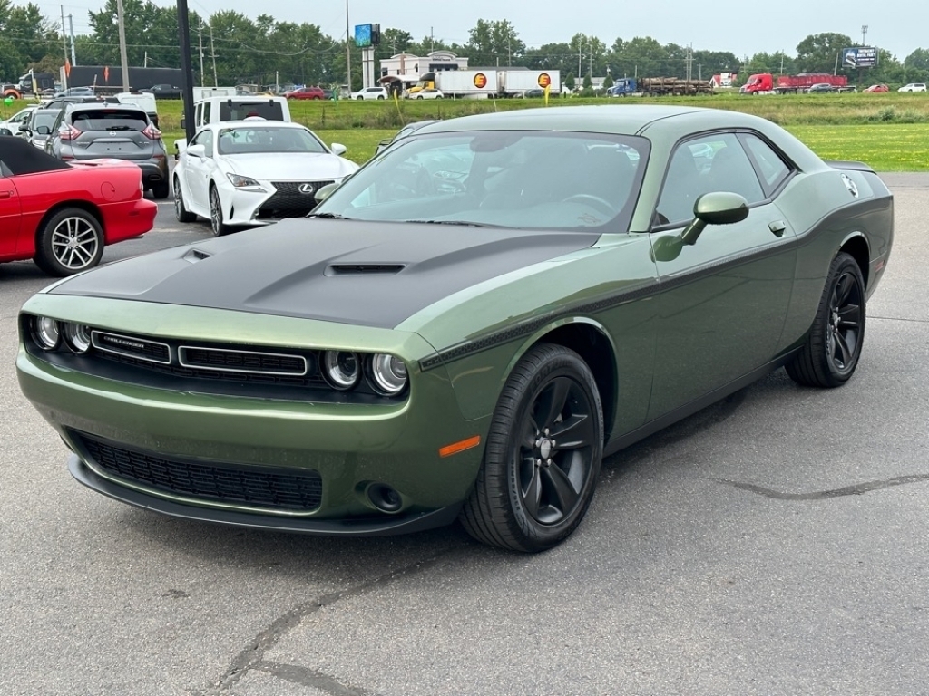 2021 Dodge Challenger SXT photo 4