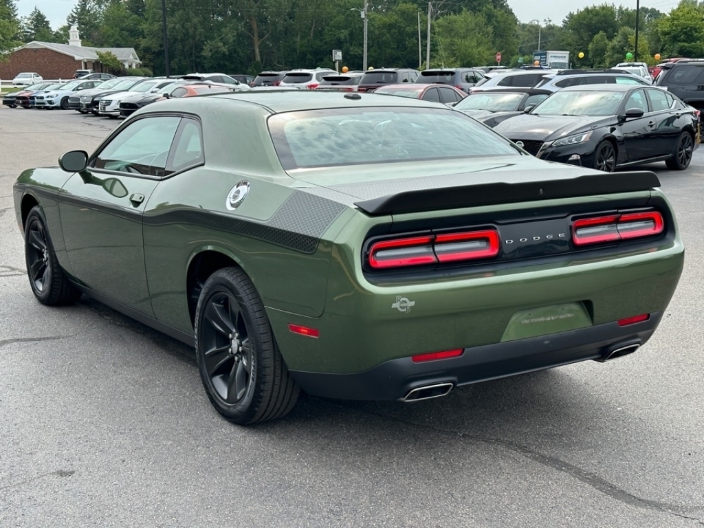 2021 Dodge Challenger SXT photo 6