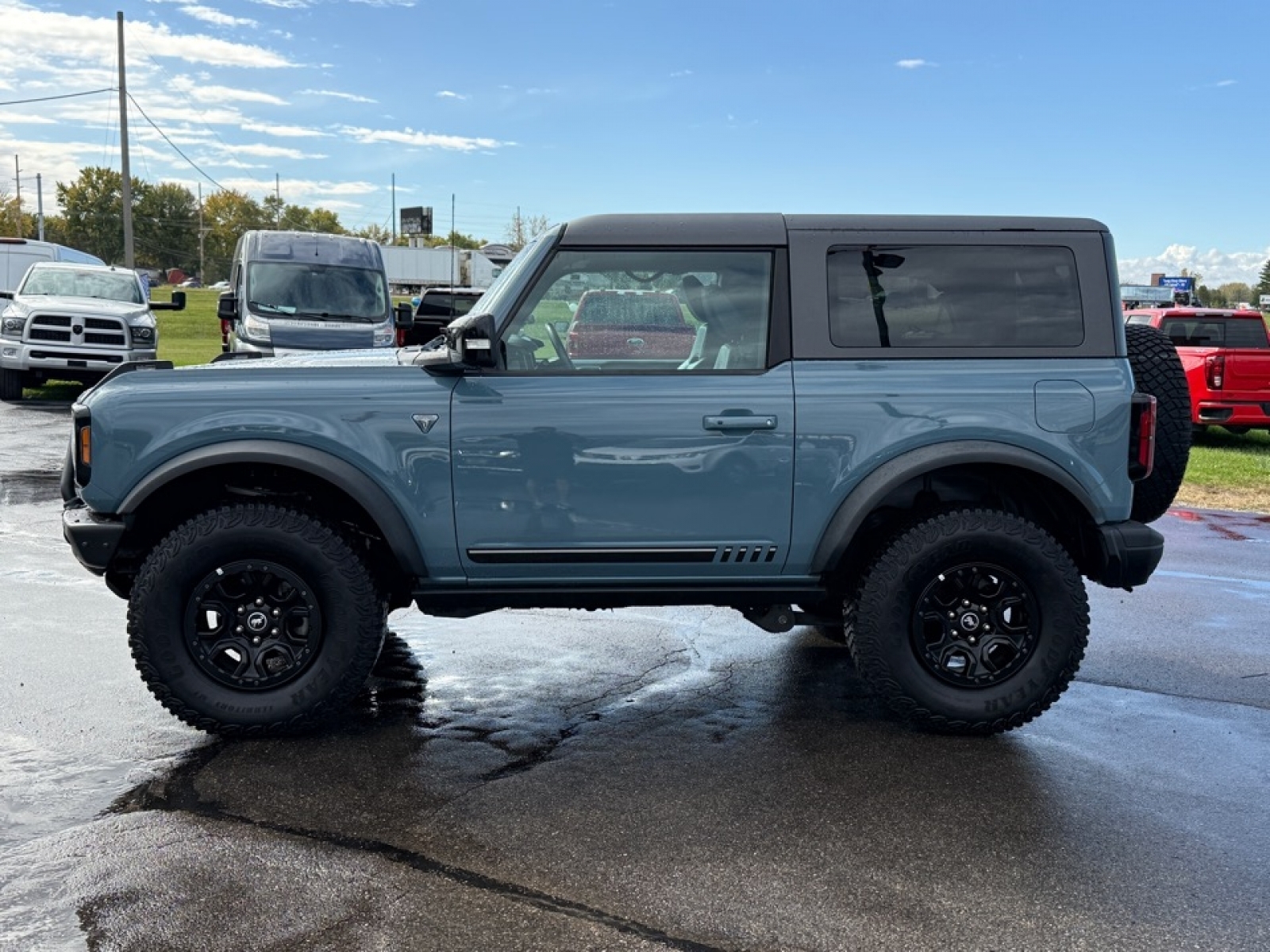 2021 Ford Bronco First Edition photo 2
