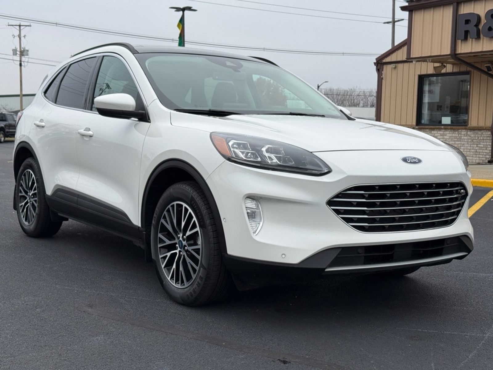 2021 Ford Escape PHEV Titanium, 39204, Photo