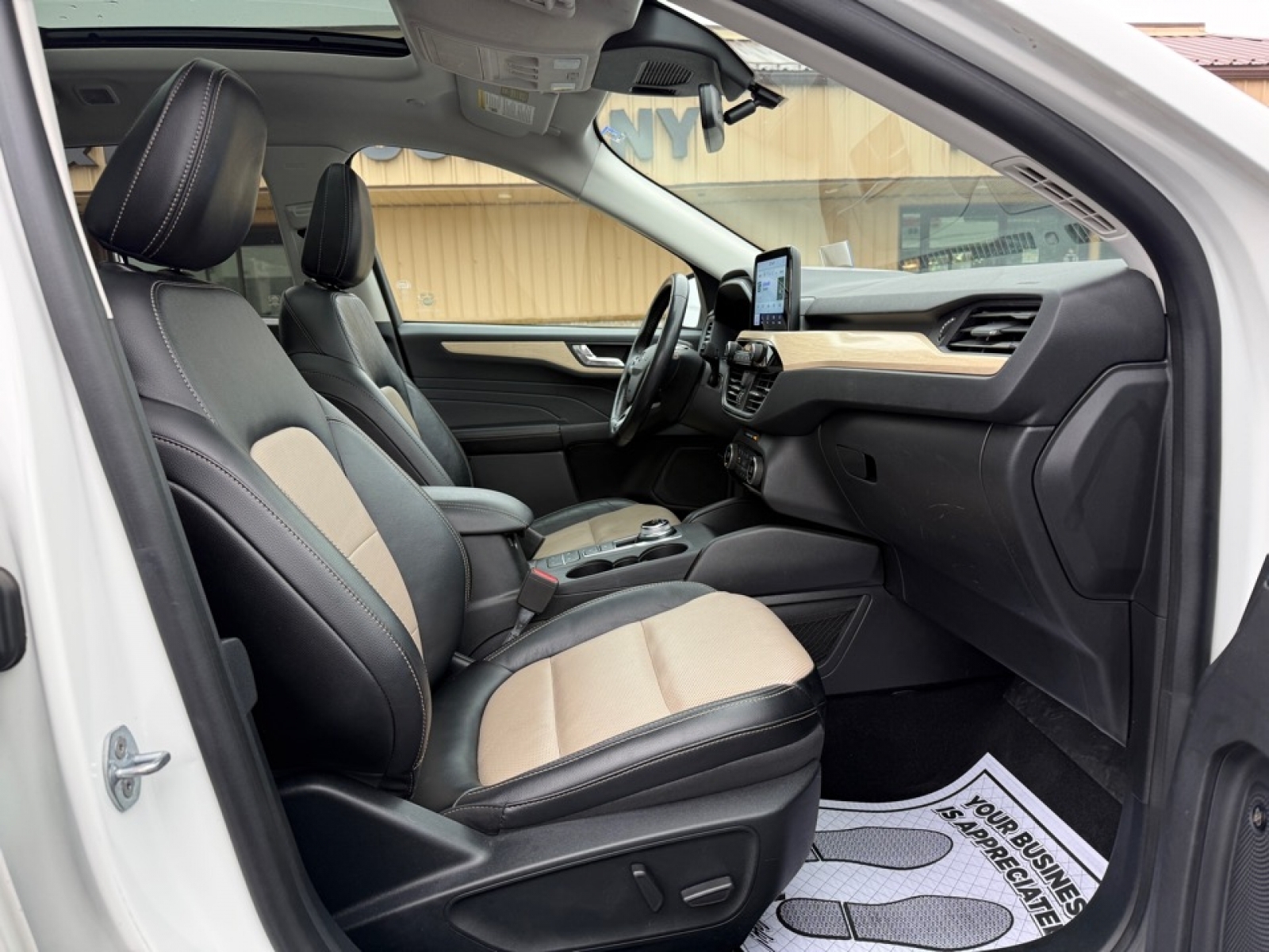 2021 Ford Escape PHEV Titanium, 39204, Photo