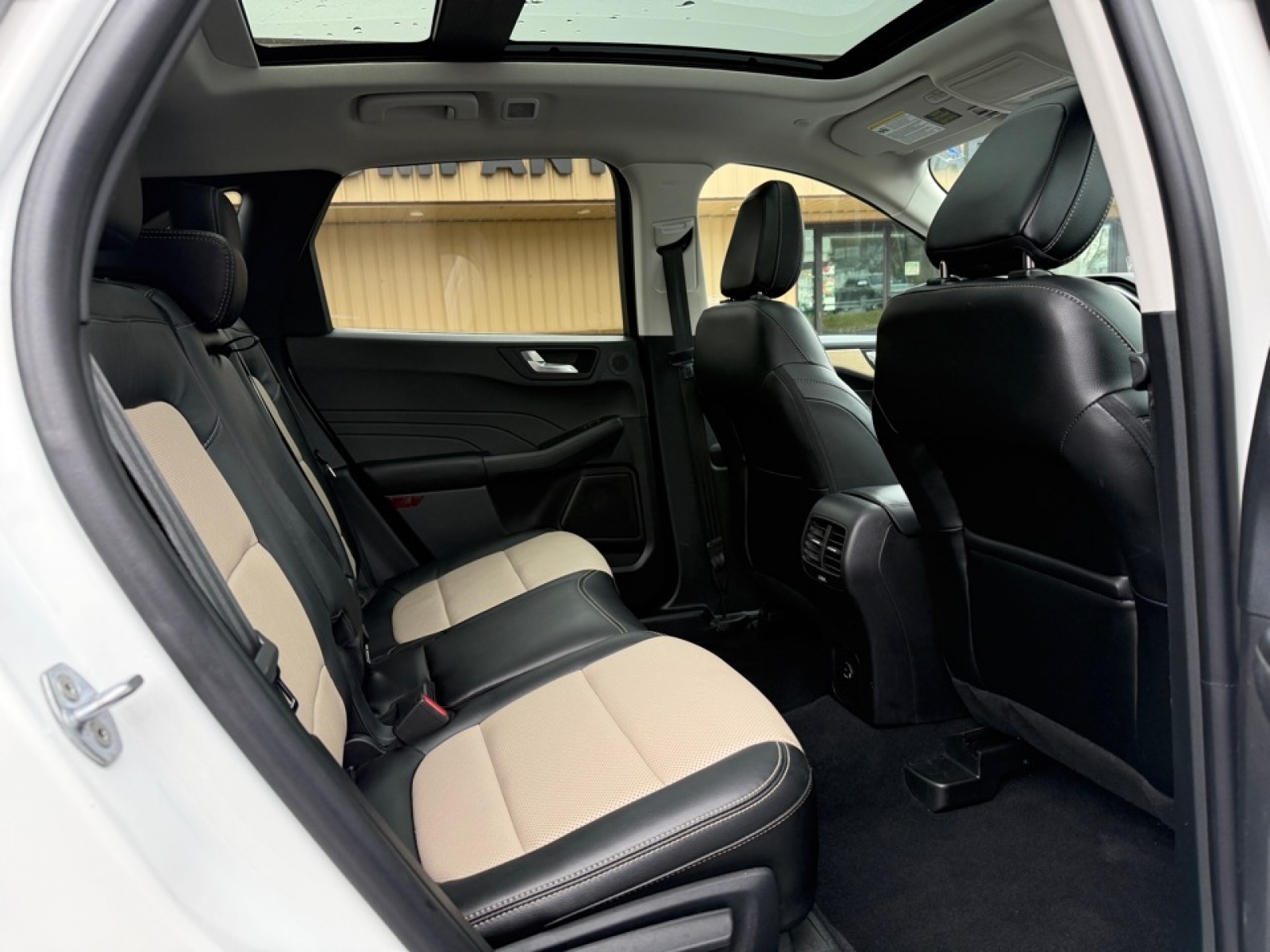 2021 Ford Escape PHEV Titanium, 39204, Photo