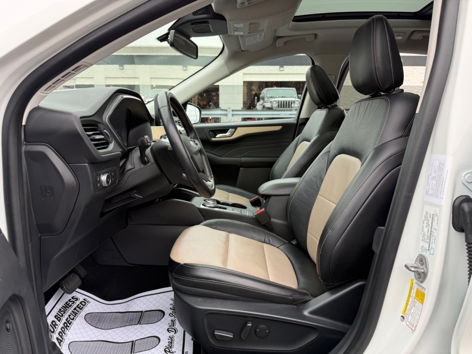 2021 Ford Escape PHEV Titanium, 39204, Photo