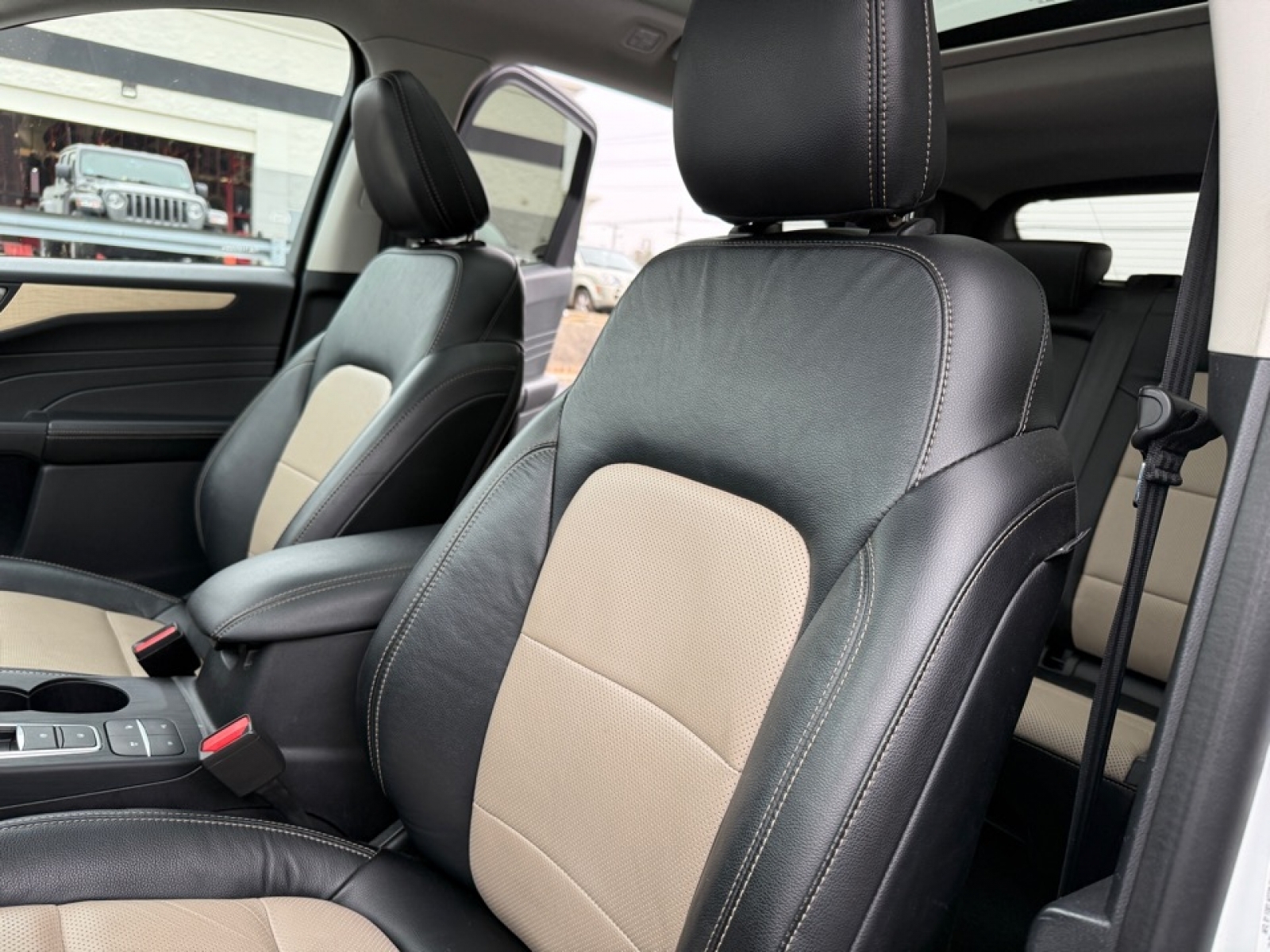 2021 Ford Escape PHEV Titanium, 39204, Photo