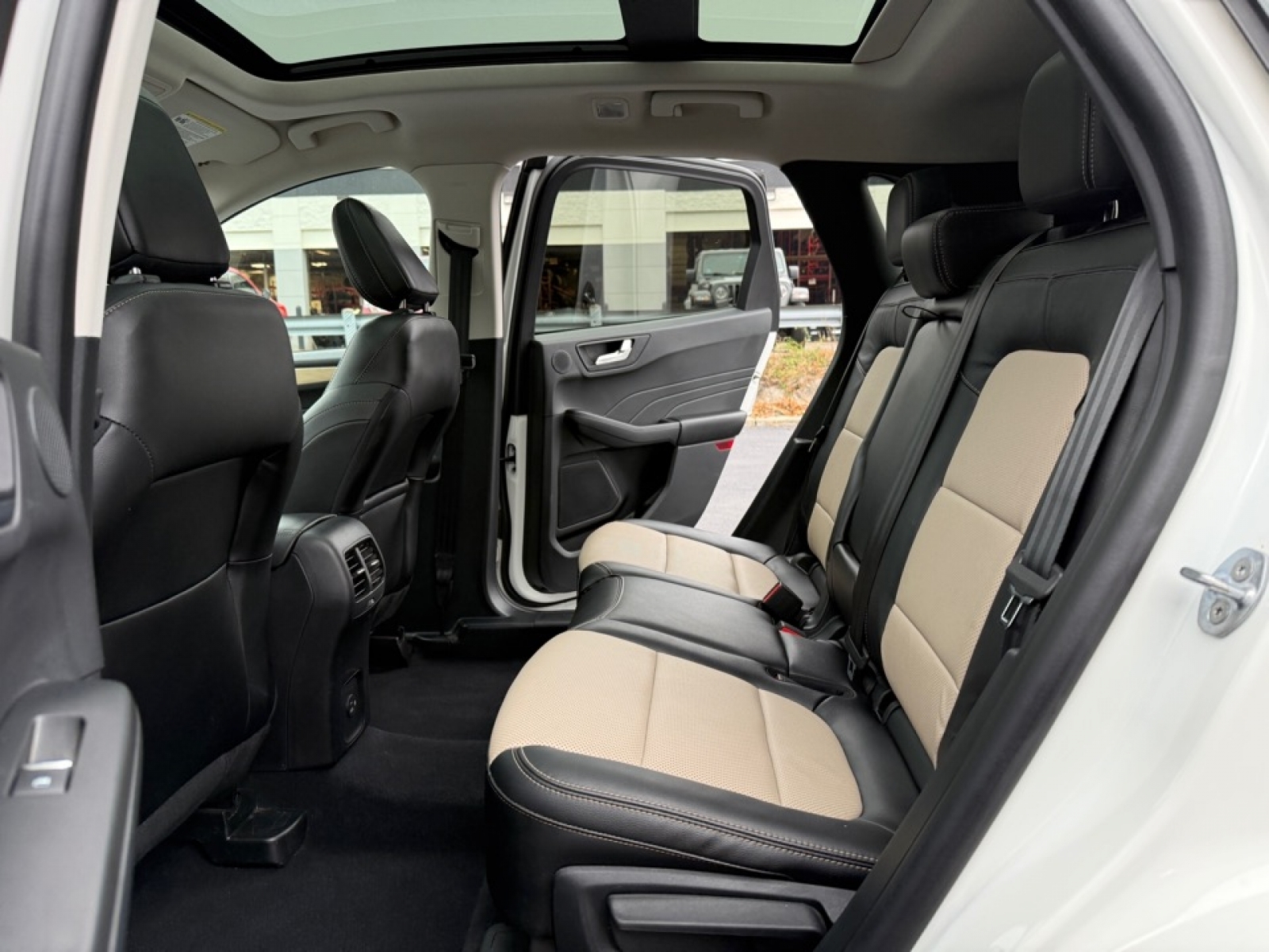 2021 Ford Escape PHEV Titanium, 39204, Photo