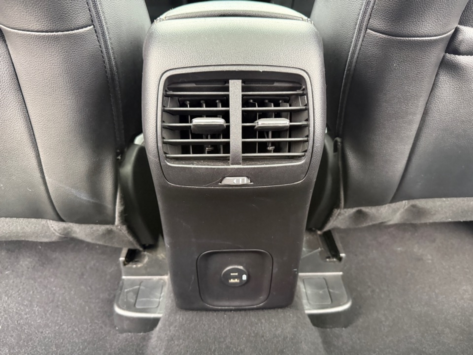 2021 Ford Escape PHEV Titanium, 39204, Photo