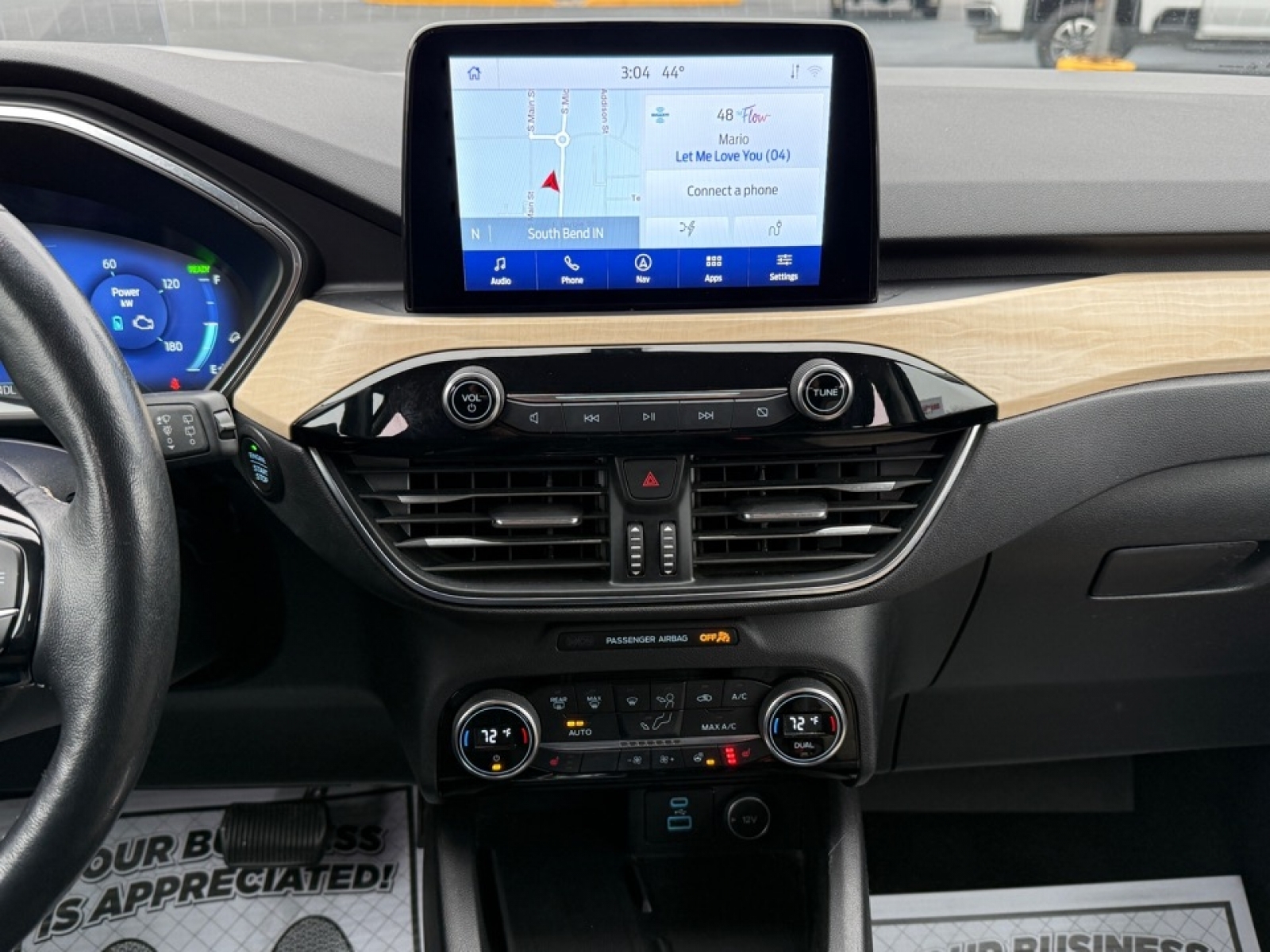 2021 Ford Escape PHEV Titanium, 39204, Photo