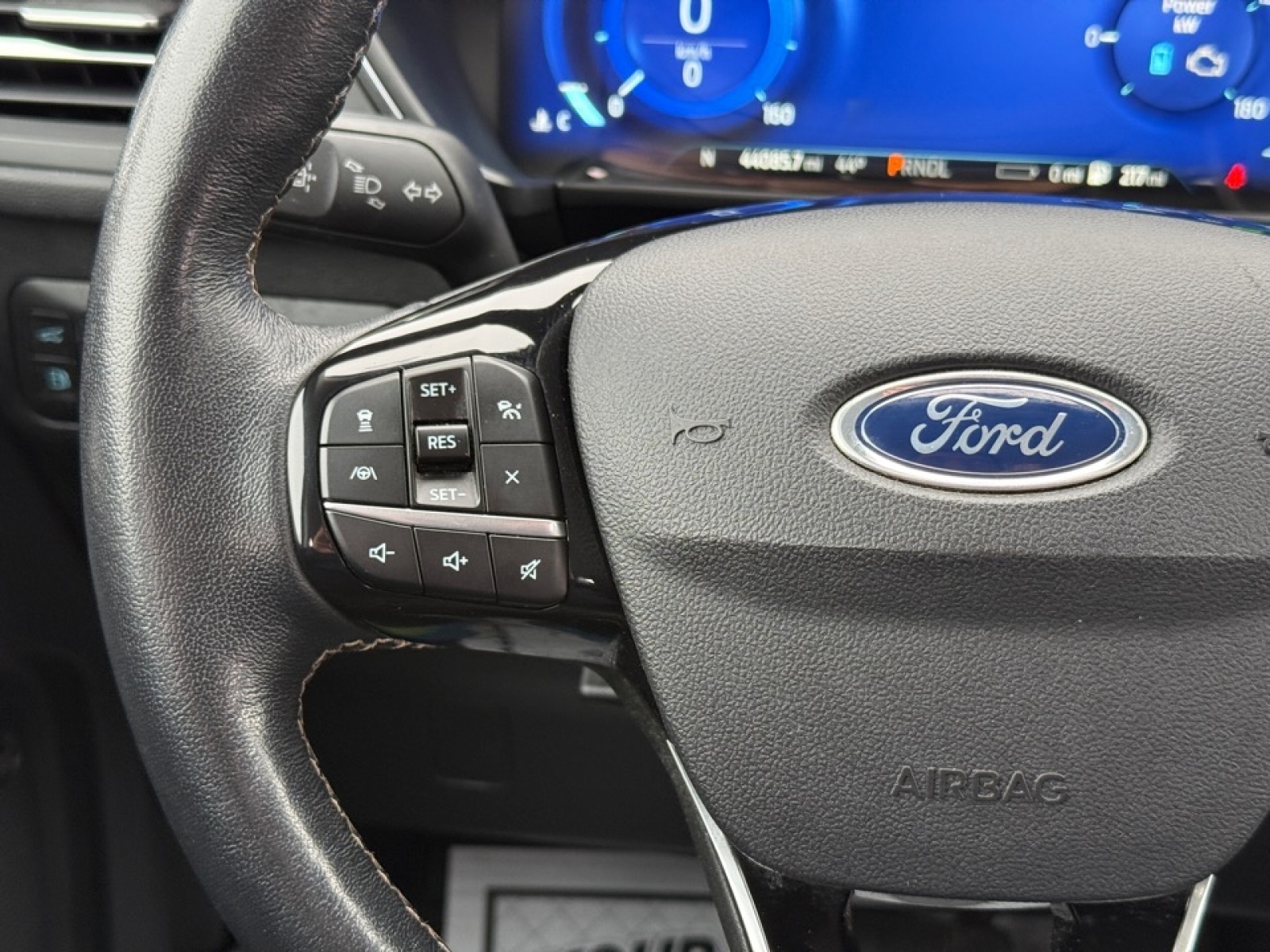 2021 Ford Escape PHEV Titanium, 39204, Photo