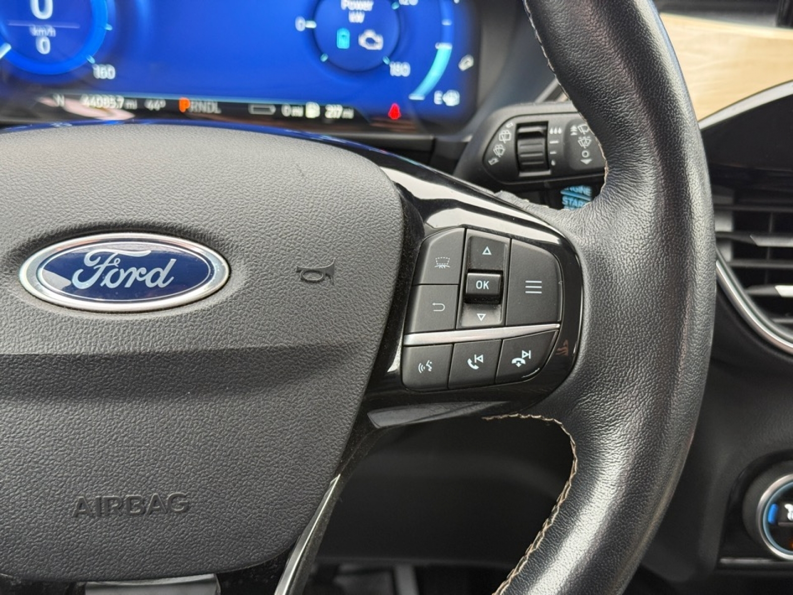 2021 Ford Escape PHEV Titanium, 39204, Photo