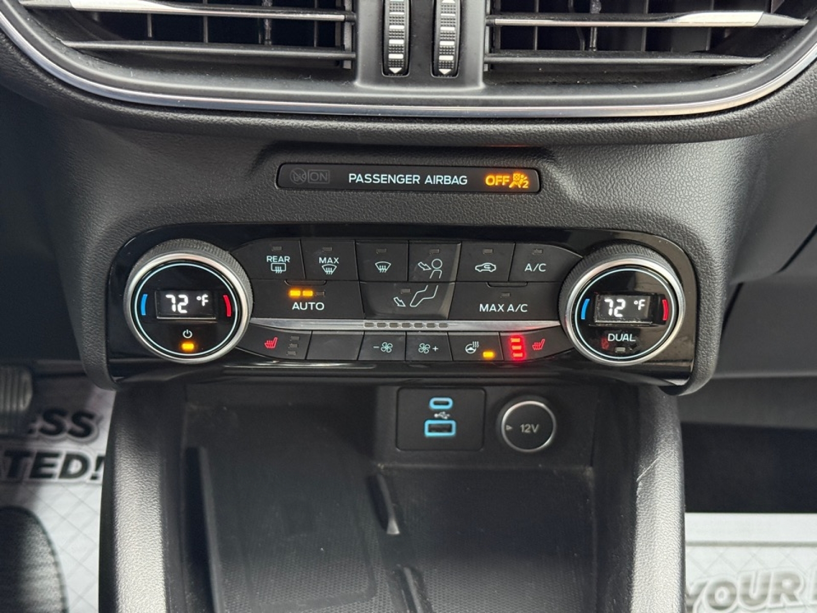 2021 Ford Escape PHEV Titanium, 39204, Photo