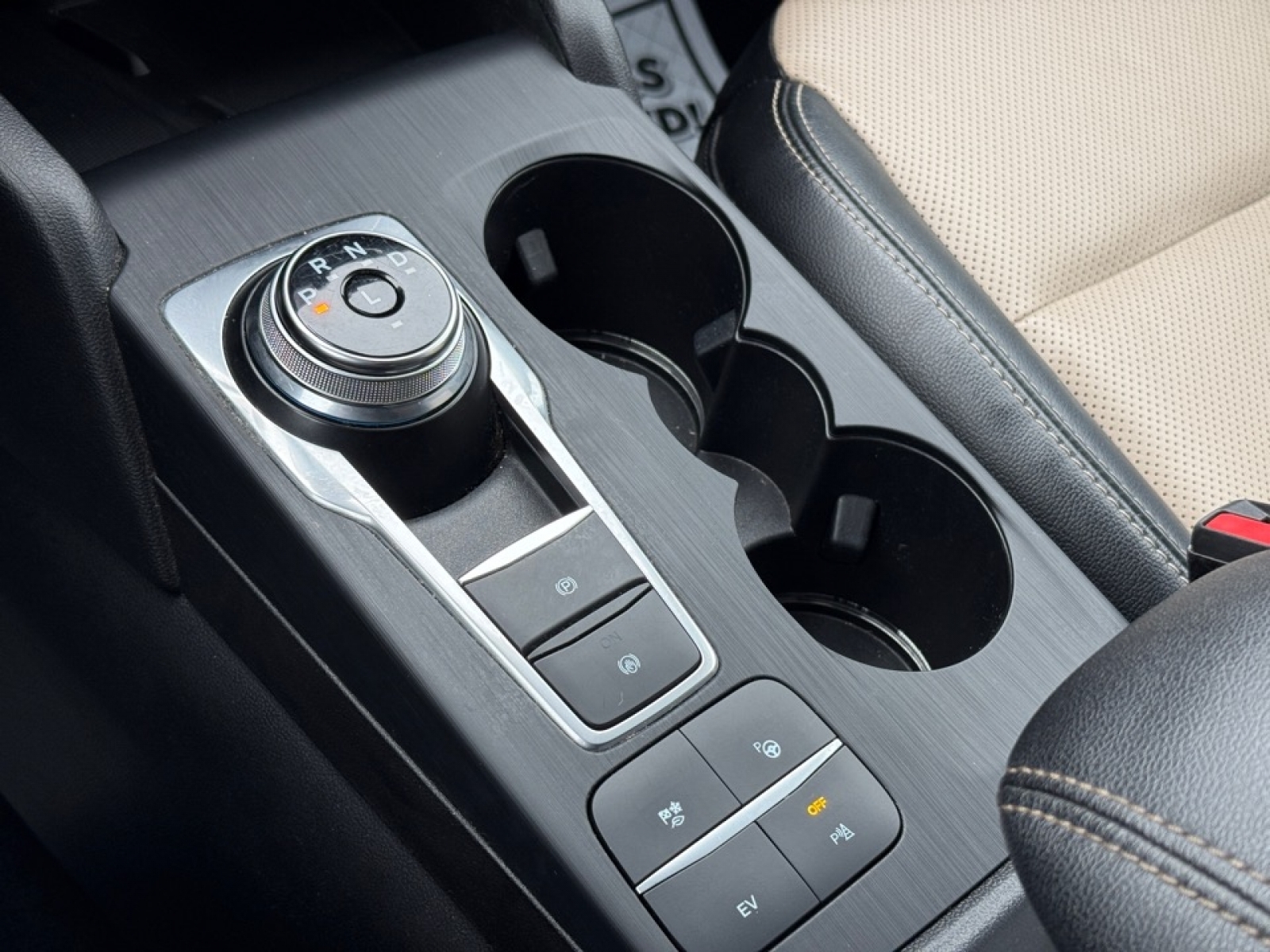 2021 Ford Escape PHEV Titanium, 39204, Photo