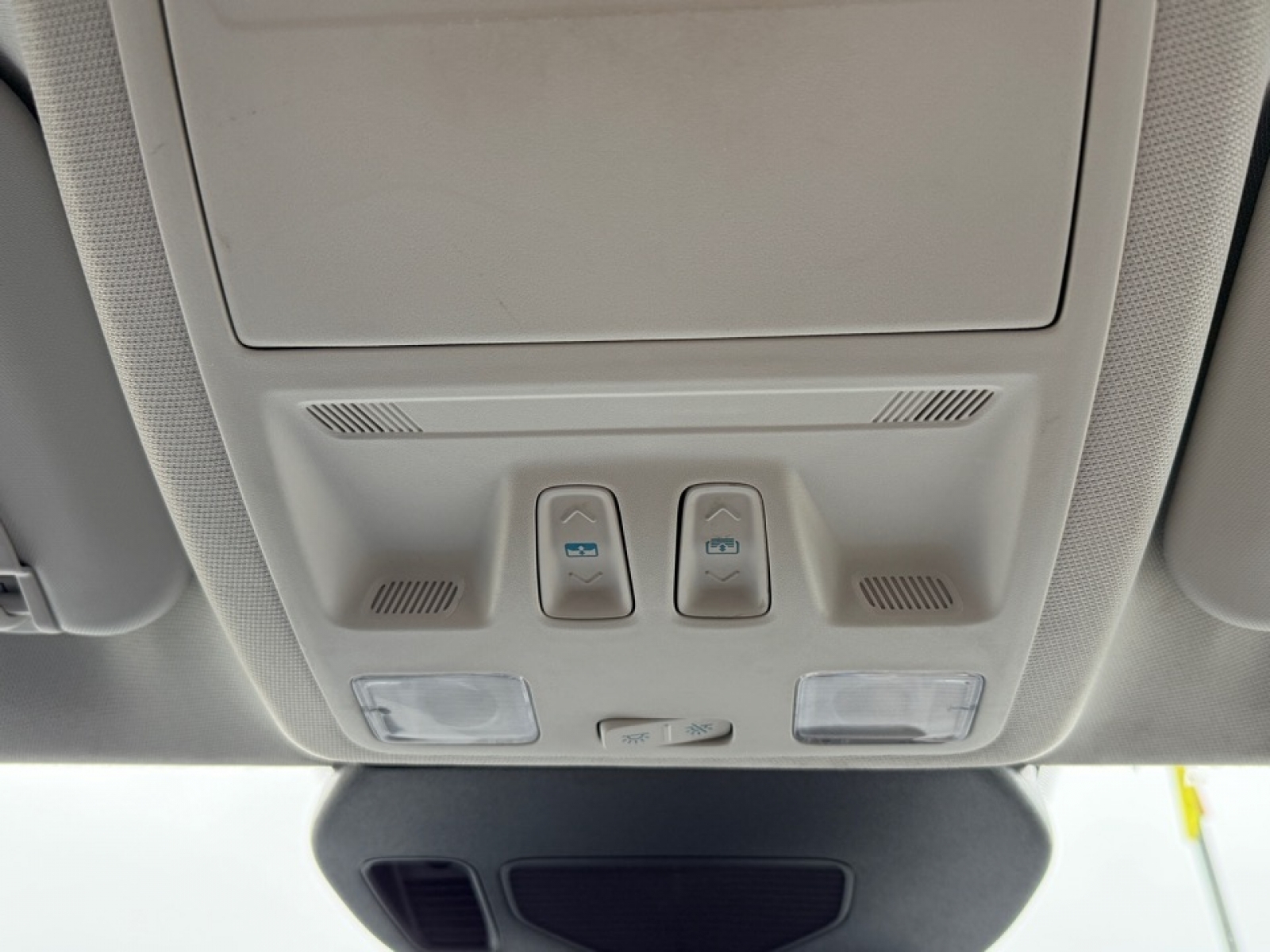 2021 Ford Escape PHEV Titanium, 39204, Photo