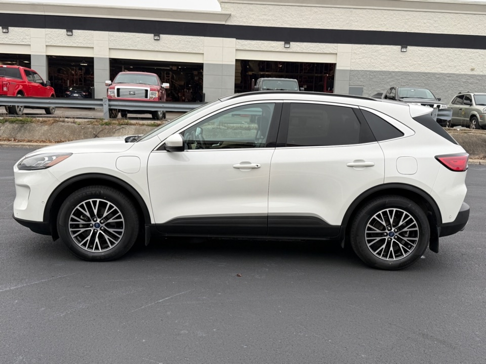 2021 Ford Escape PHEV Titanium, 39204, Photo