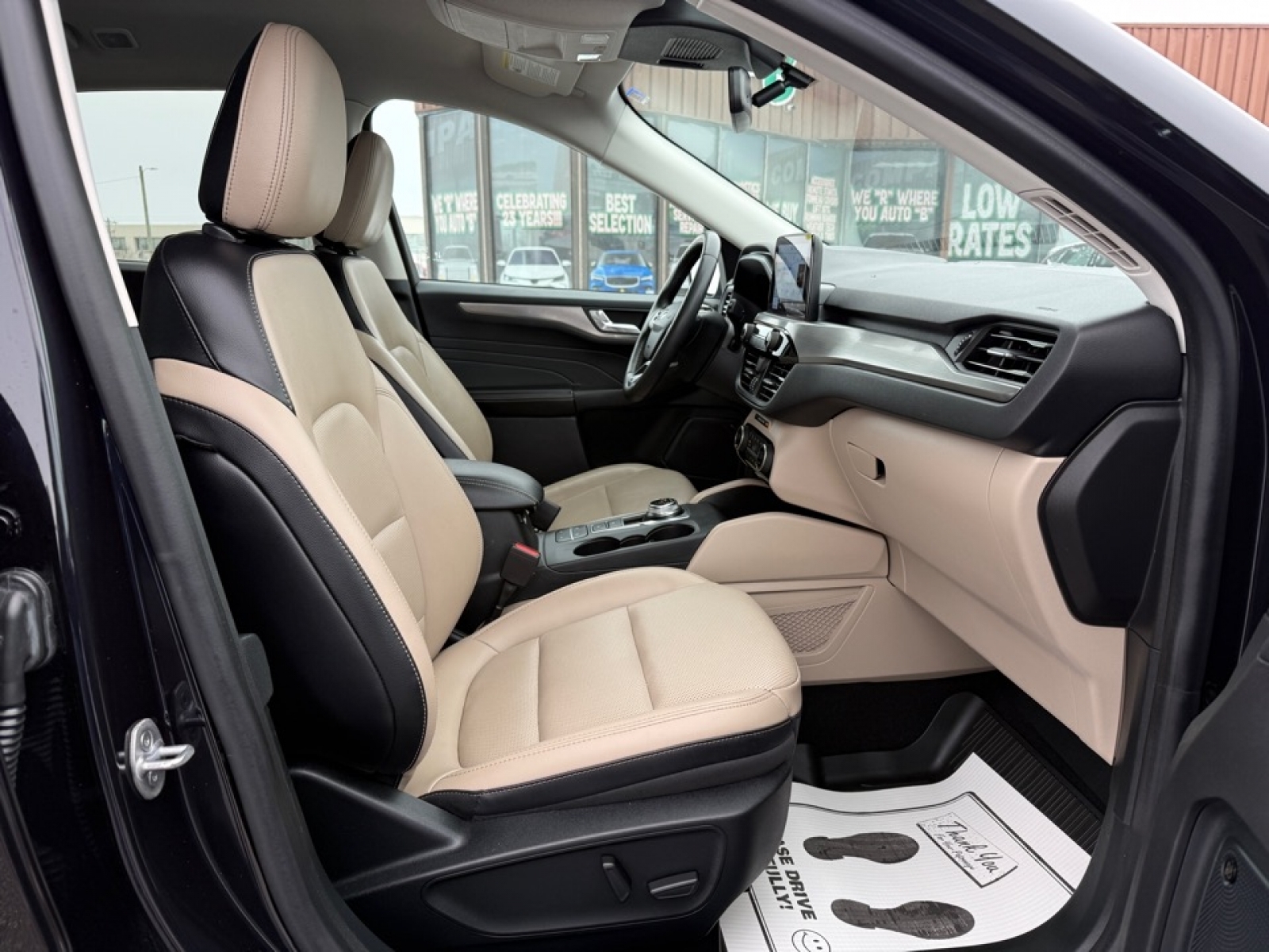 2021 Ford Escape PHEV Titanium, 39465, Photo