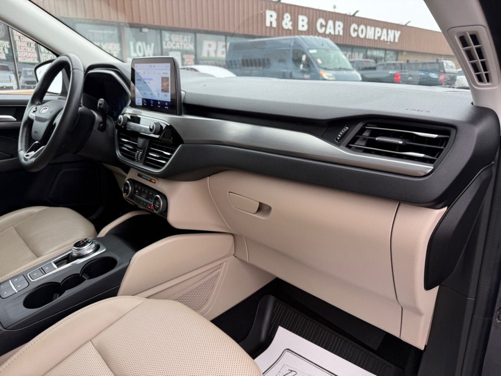 2021 Ford Escape PHEV Titanium, 39465, Photo