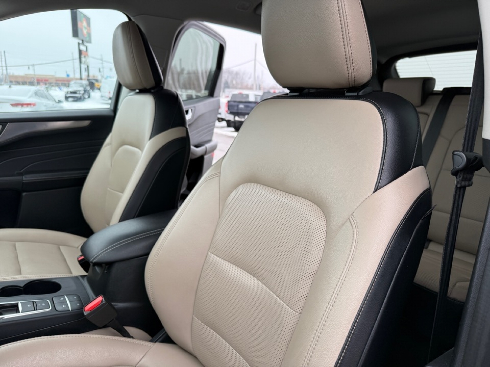 2021 Ford Escape PHEV Titanium, 39465, Photo