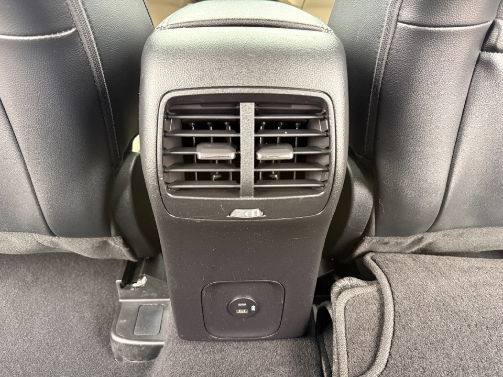 2021 Ford Escape PHEV Titanium, 39465, Photo