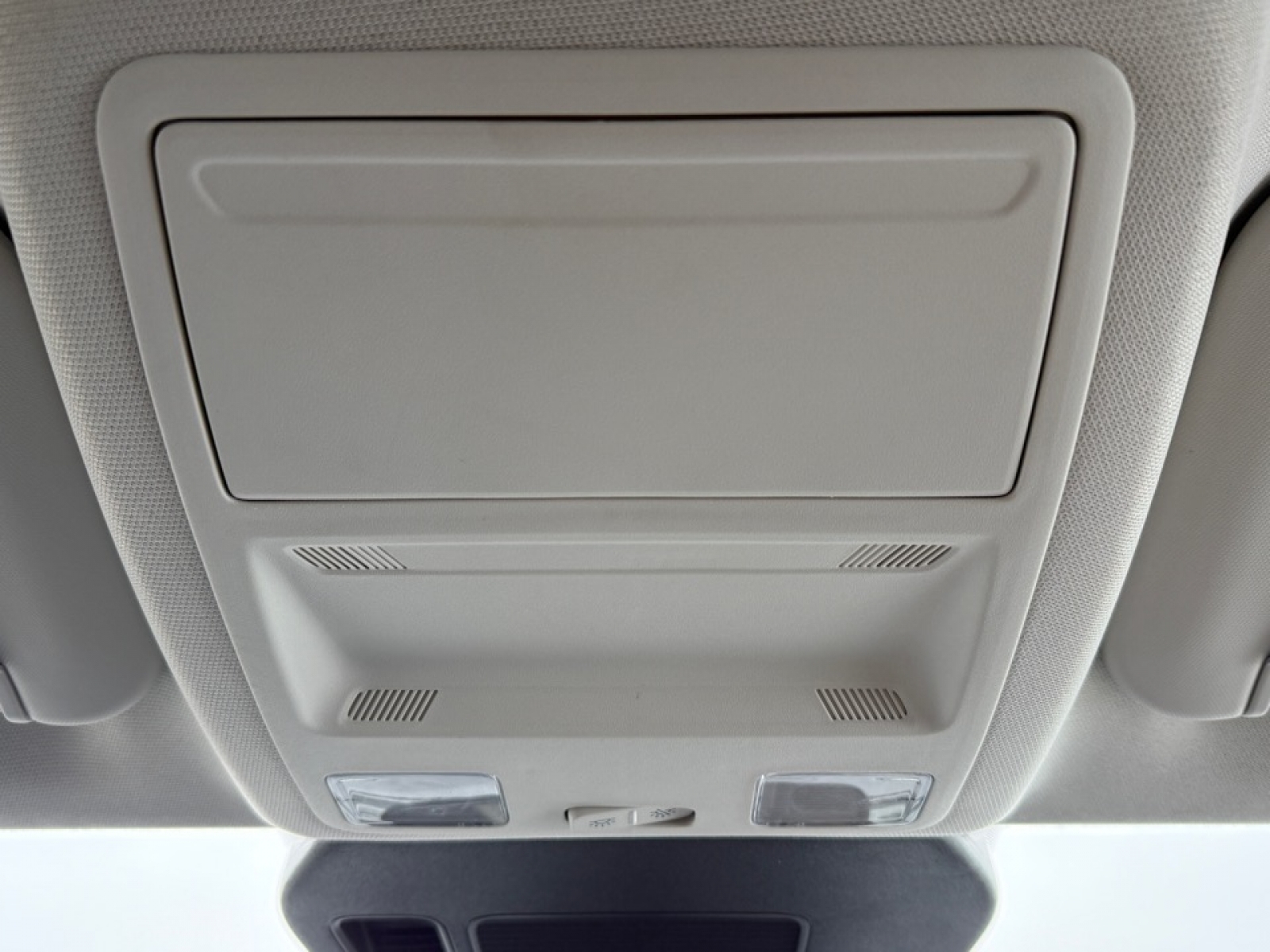 2021 Ford Escape PHEV Titanium, 39465, Photo