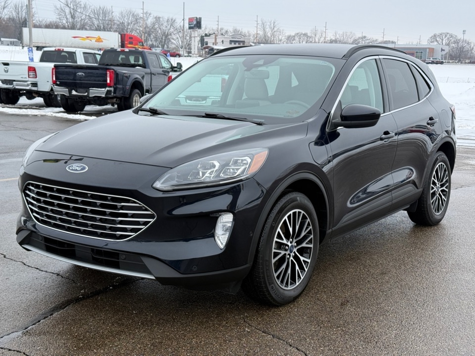 2021 Ford Escape PHEV Titanium, 39465, Photo